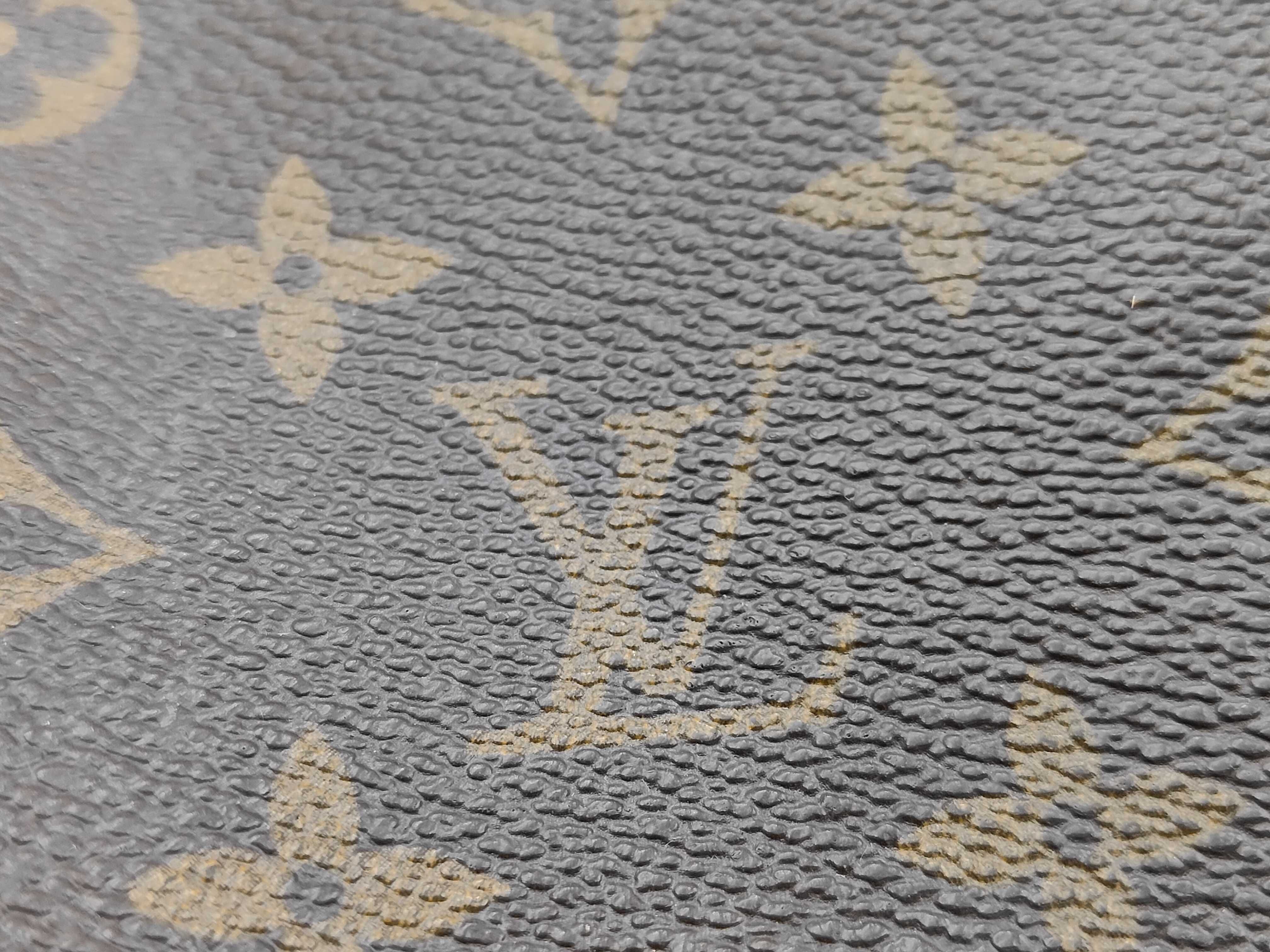 LV Trousses Toilette 28 M47522 Bag — view 11