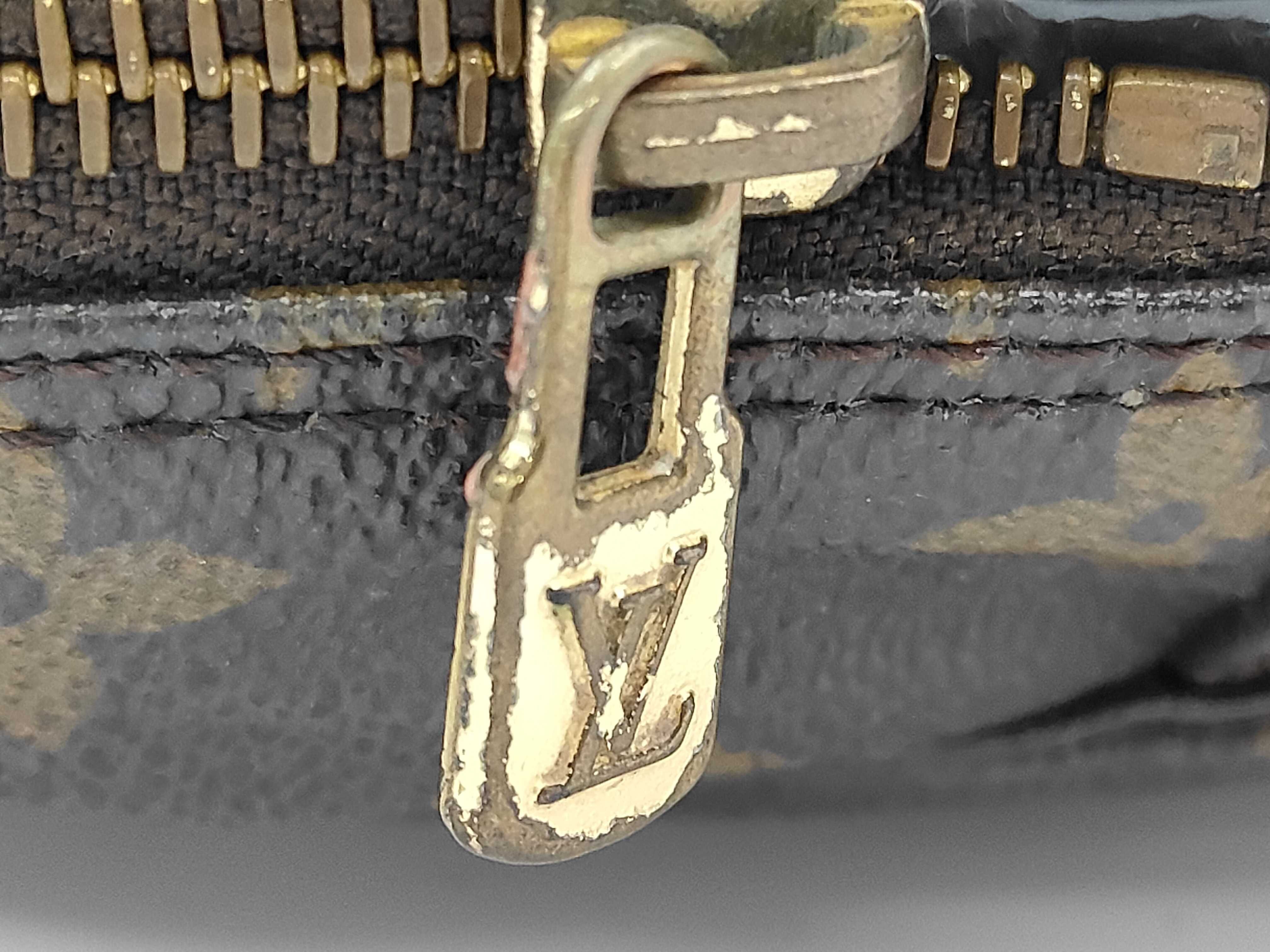LV Trousses Toilette 28 M47522 Bag — view 4