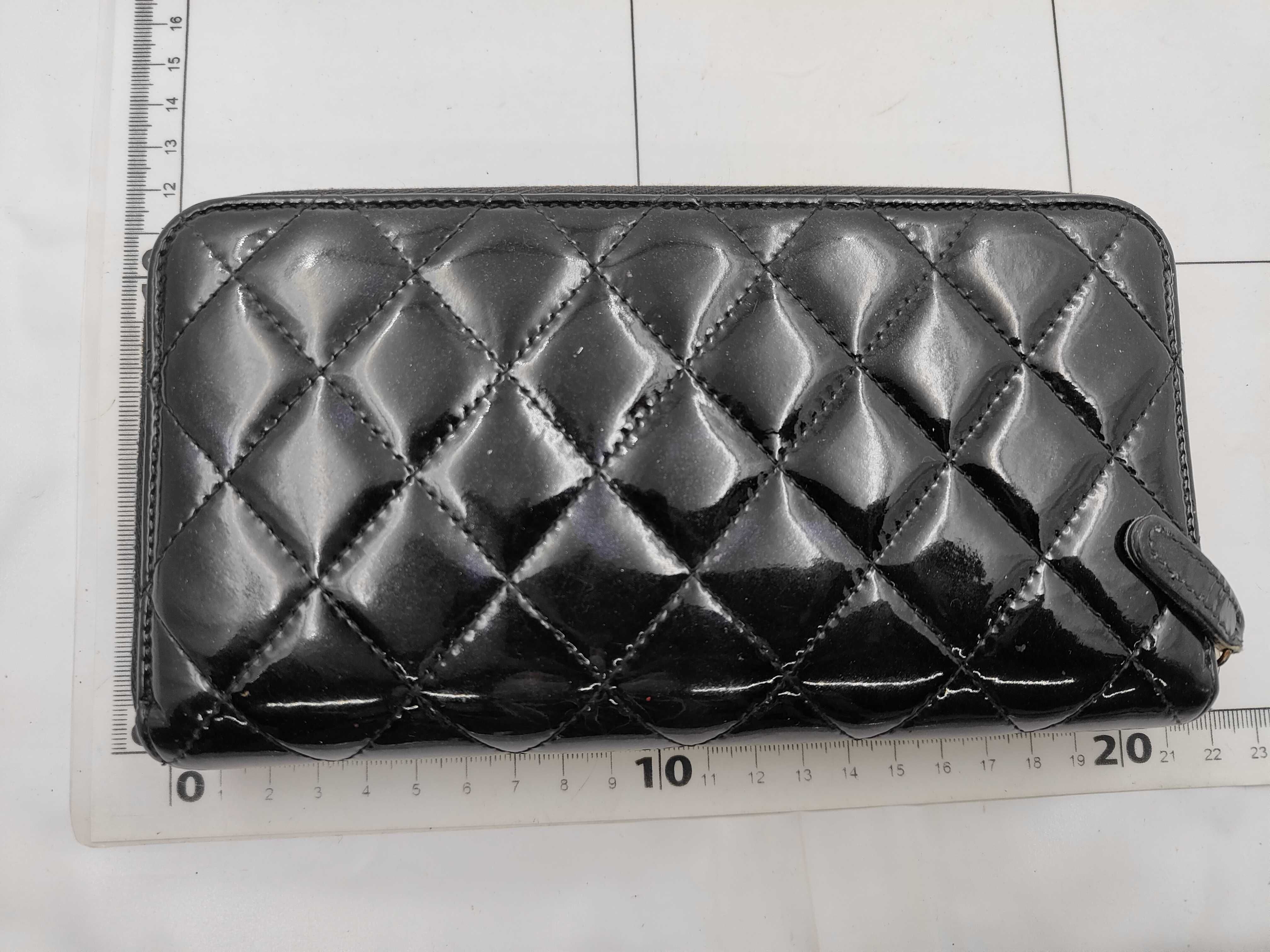 Matelassé Round Enamel Wallet with Silver Hardware, Black, 15118668 — view 2