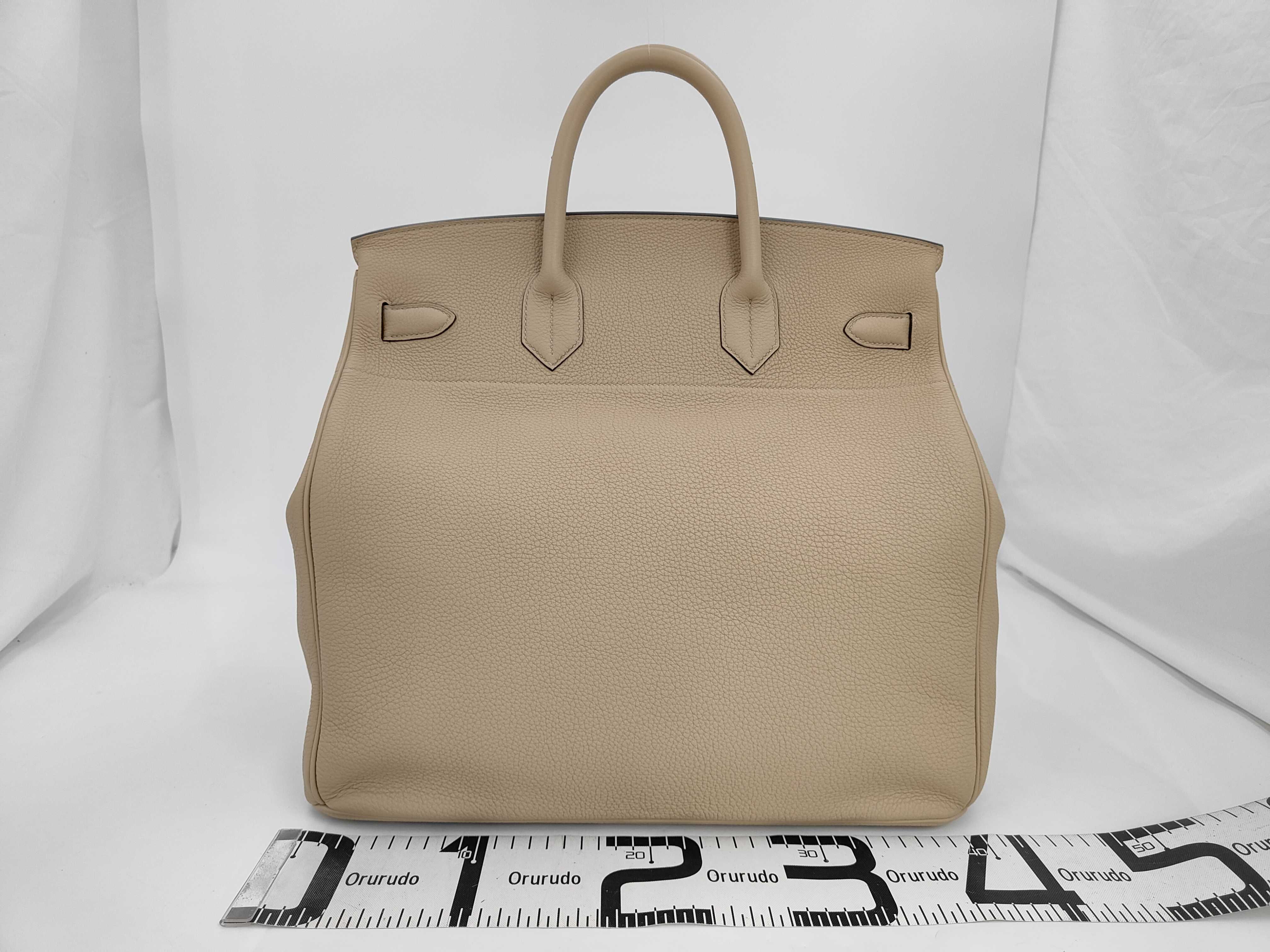 Haut à Courroies 40 Togo Trench Handbag with Gold Hardware (C Stamp) — view 2