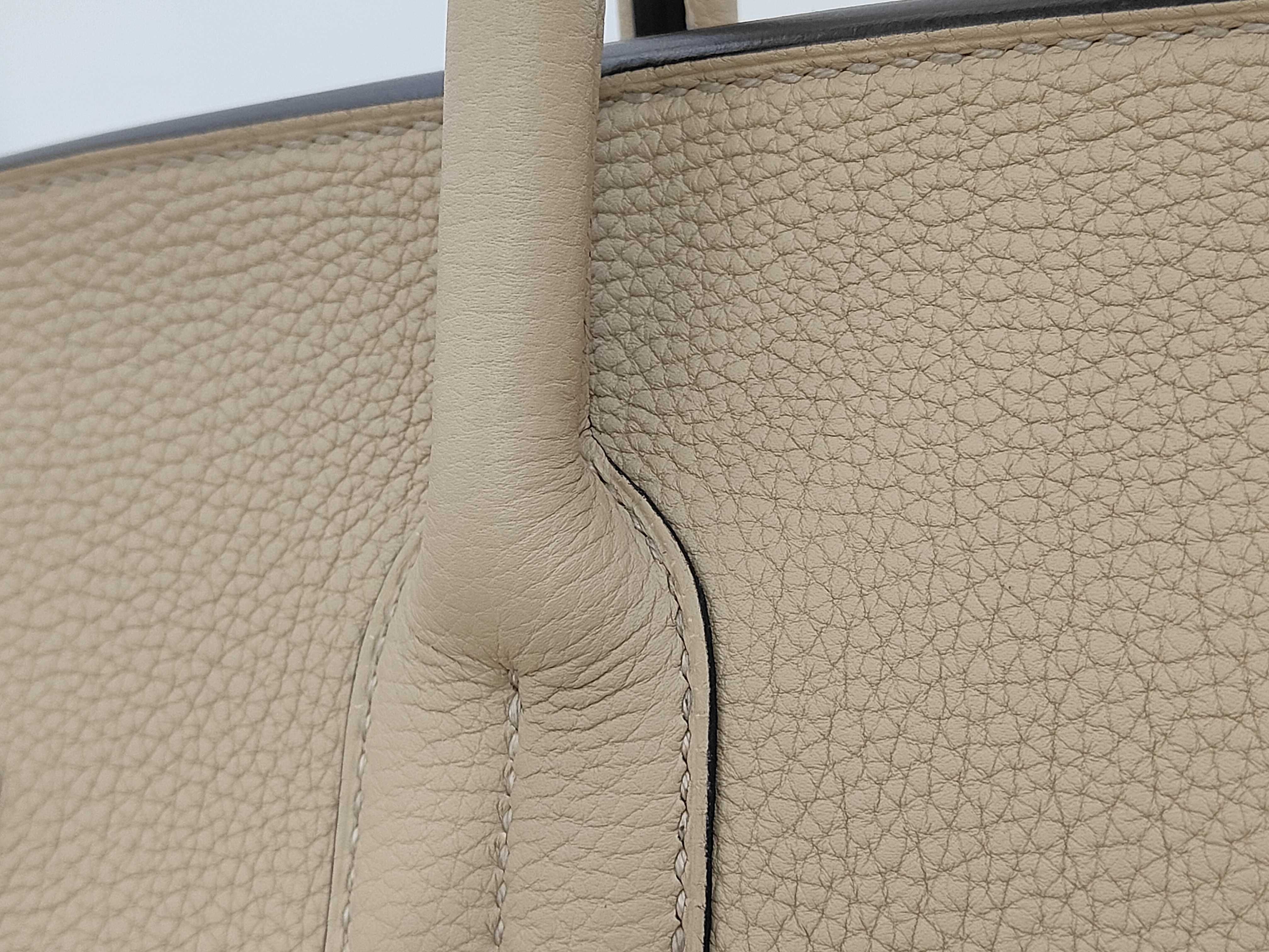 Haut à Courroies 40 Togo Trench Handbag with Gold Hardware (C Stamp) — view 3