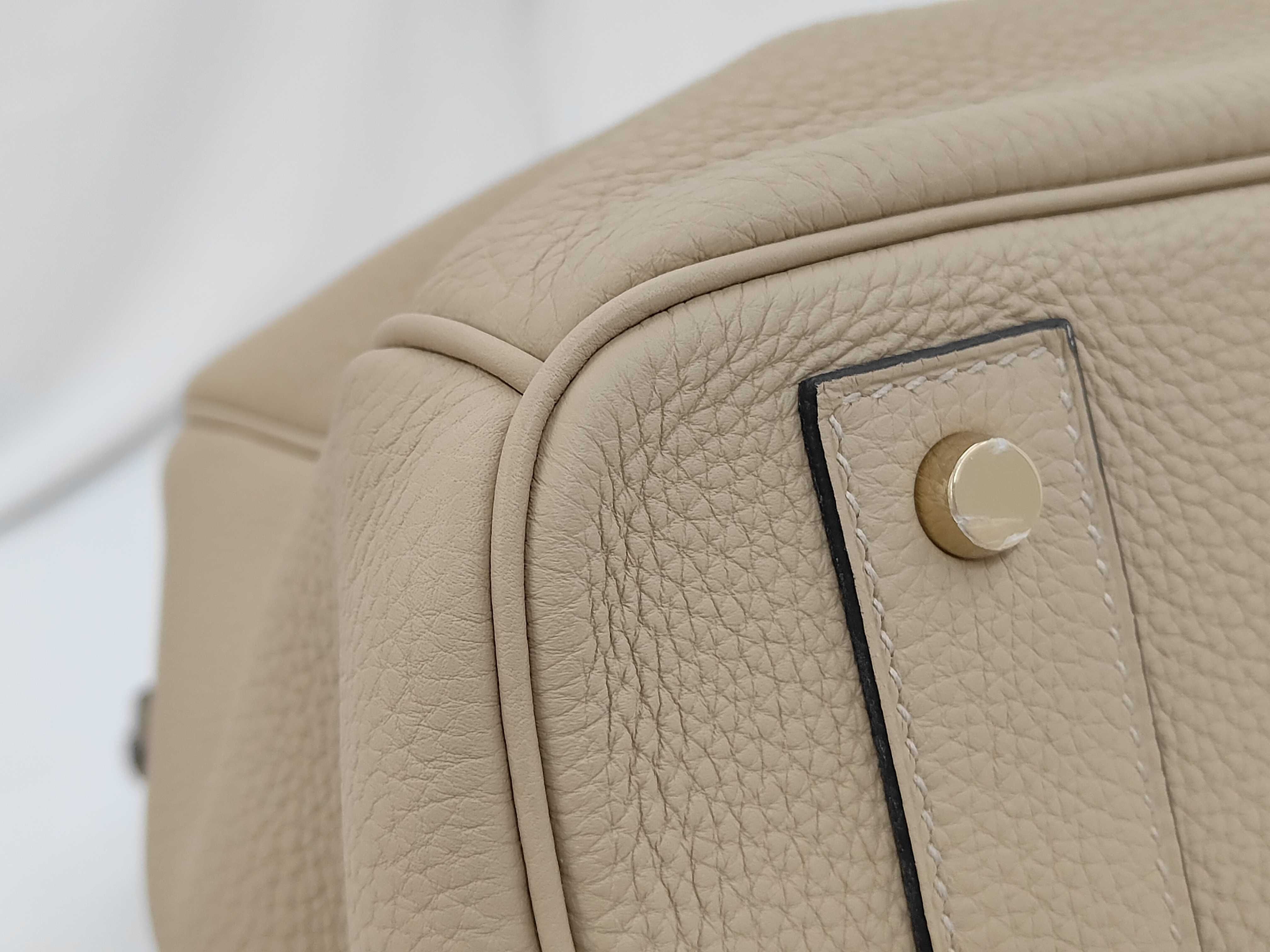 Haut à Courroies 40 Togo Trench Handbag with Gold Hardware (C Stamp) — view 6