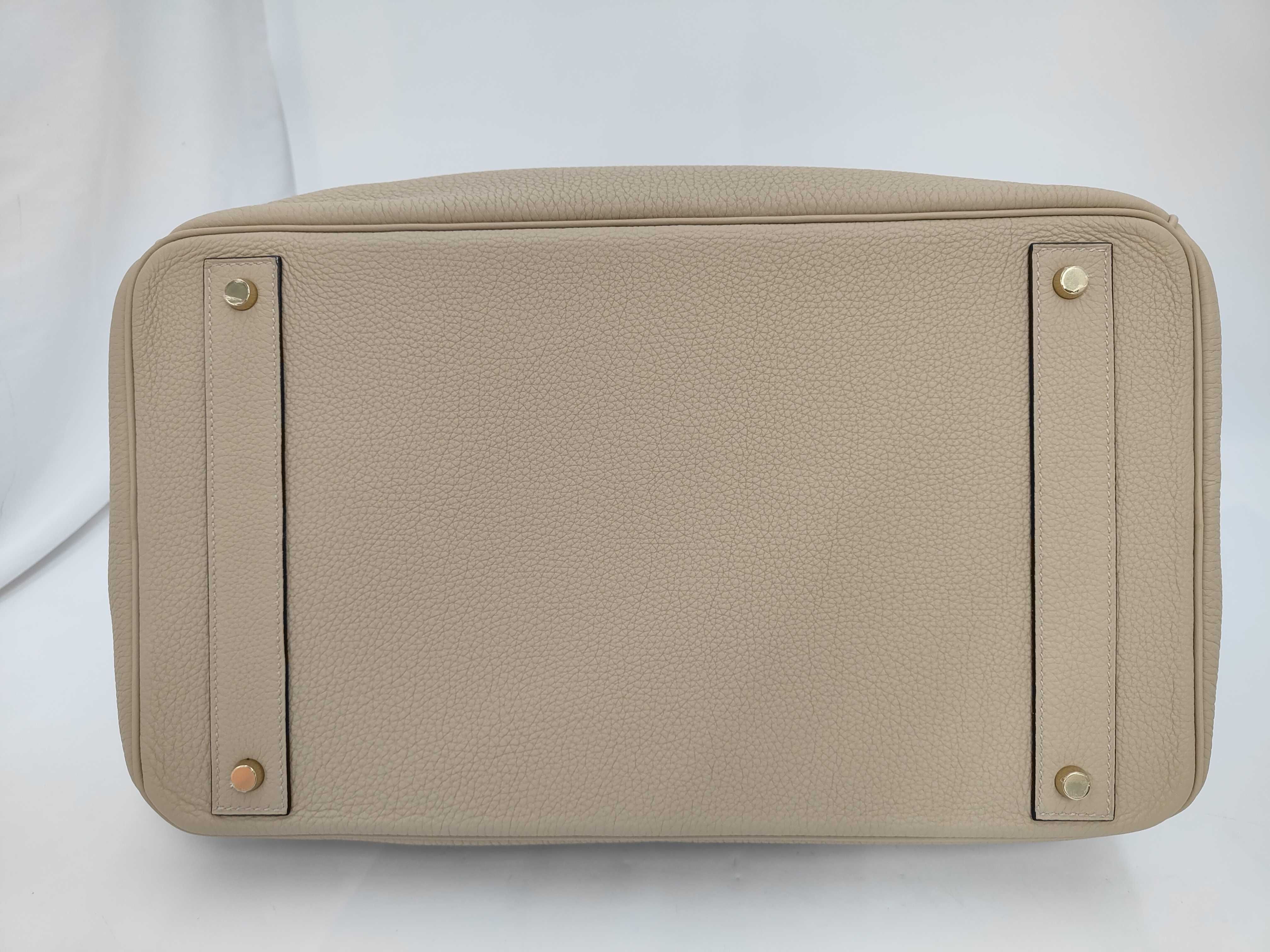 Haut à Courroies 40 Togo Trench Handbag with Gold Hardware (C Stamp) — view 7