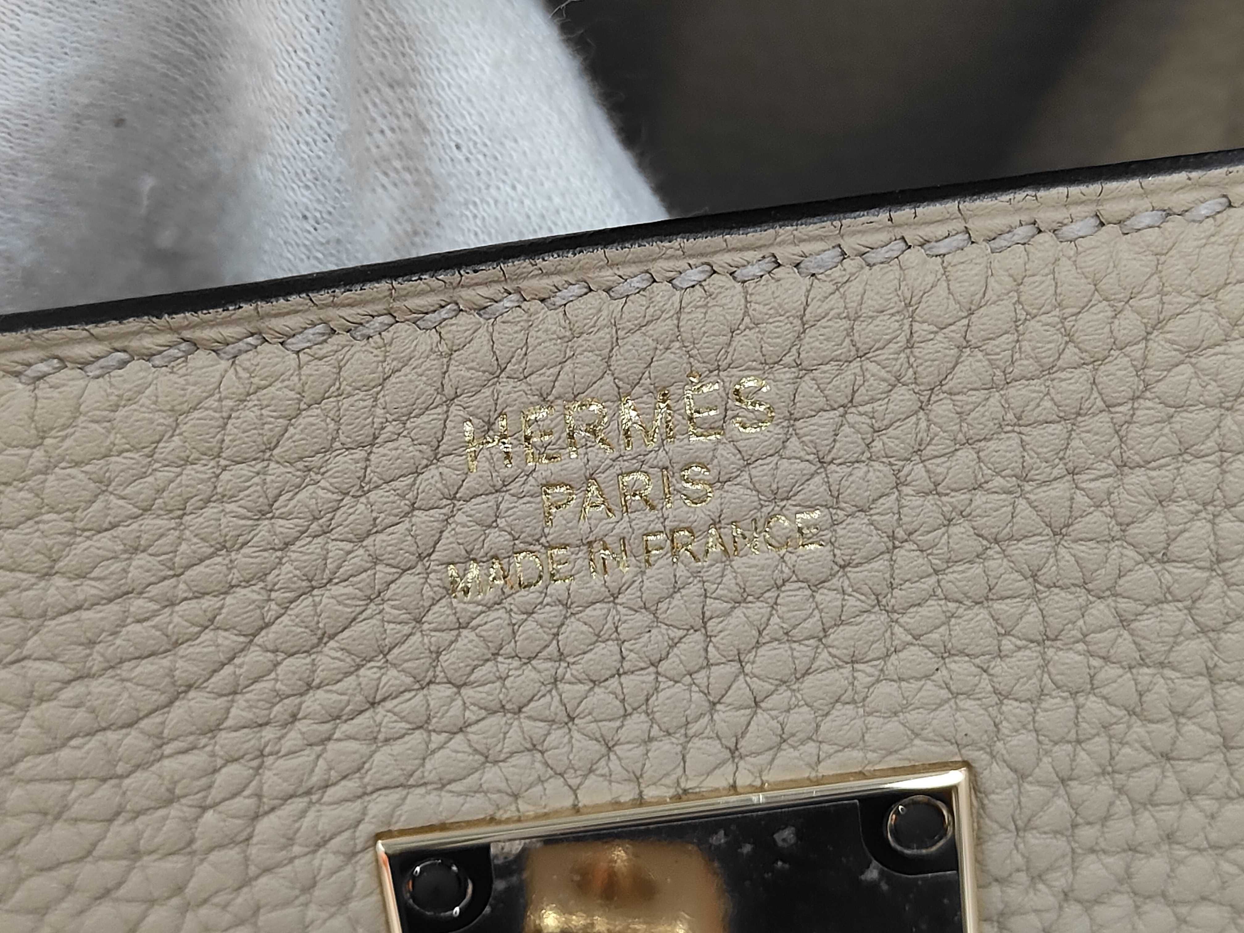 Haut à Courroies 40 Togo Trench Handbag with Gold Hardware (C Stamp) — view 9