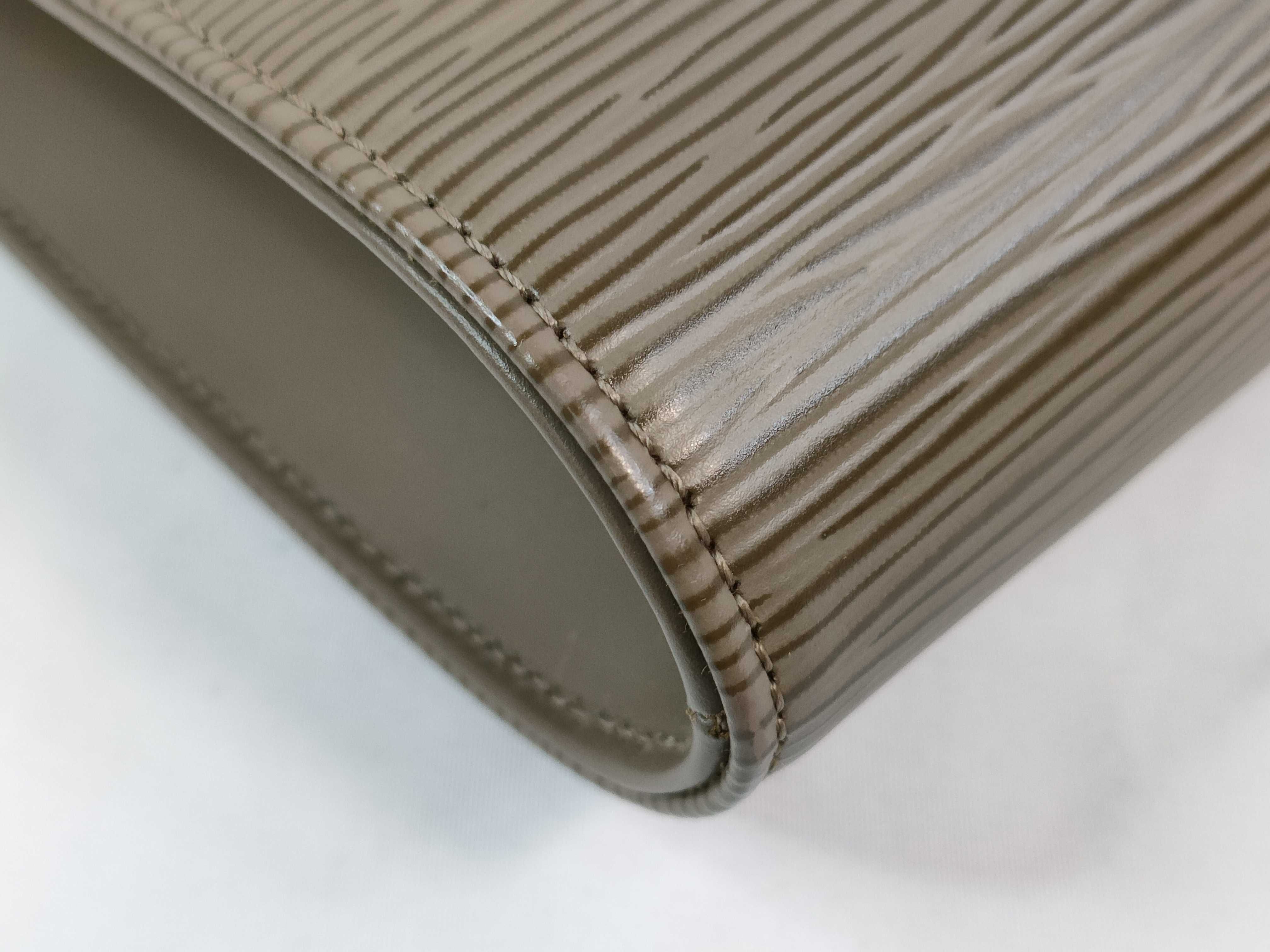 Epi Saint-Tropez Lilac Shoulder Bag M5246B M1929 — view 7