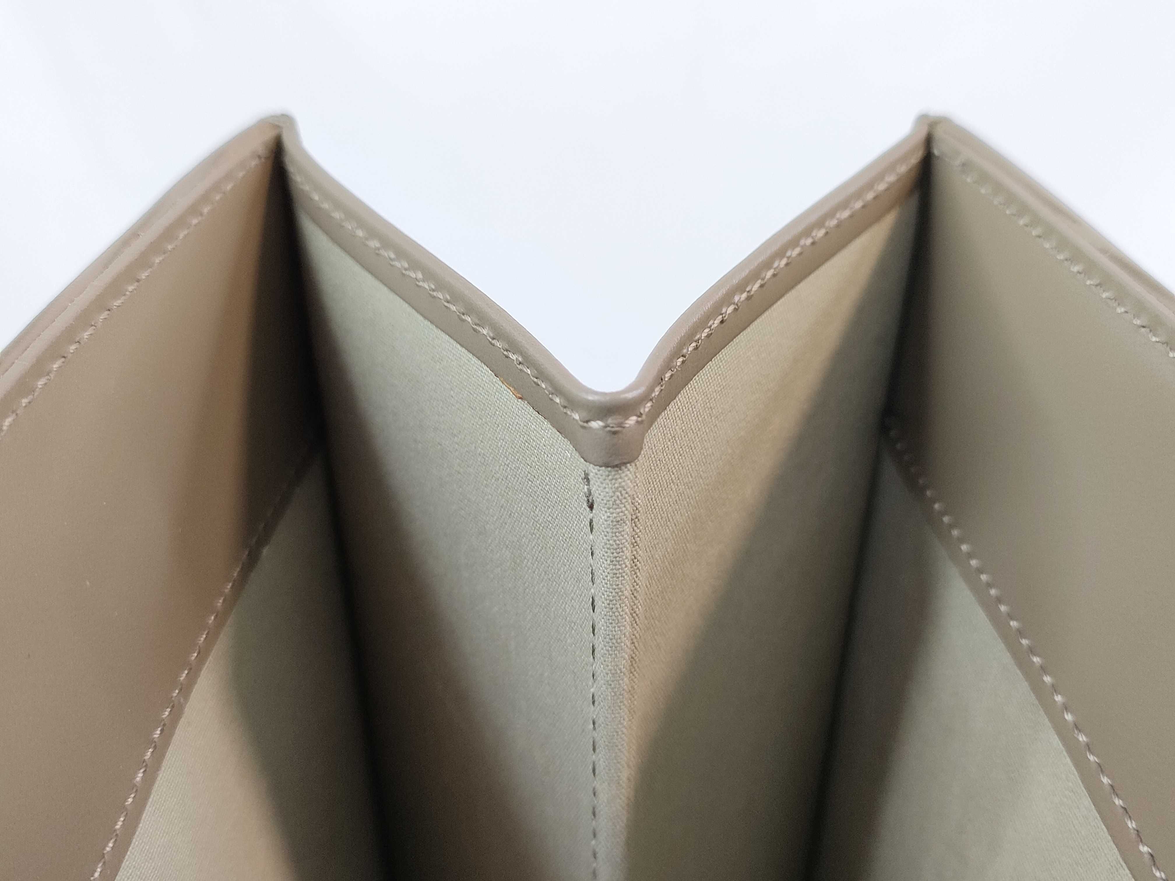 Epi Saint-Tropez Lilac Shoulder Bag M5246B M1929 — view 9