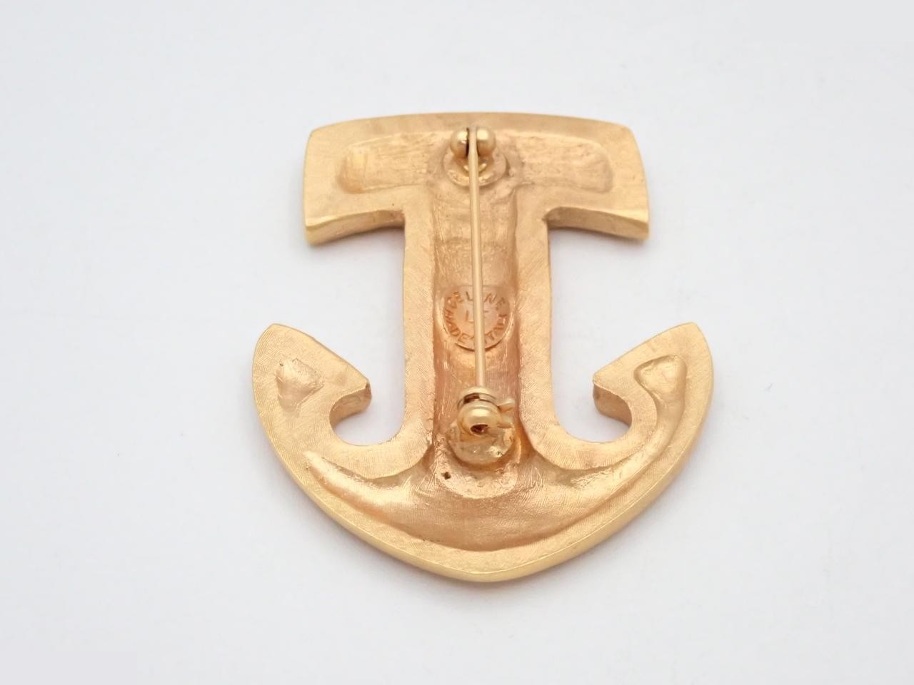 brooch, gold — view 2