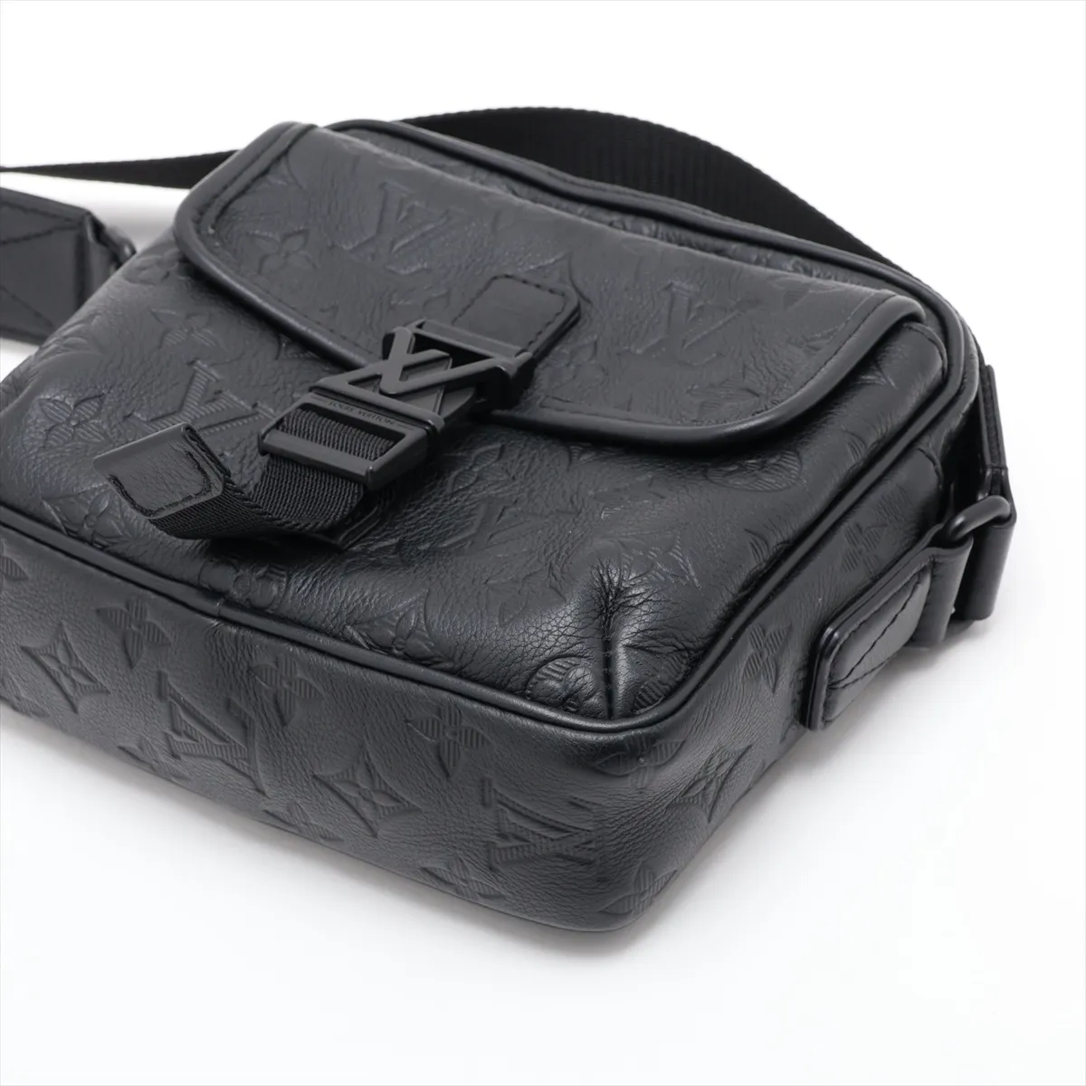 Monogram Shadow Getaway Messenger M12516 Black (RFID detected) — view 3