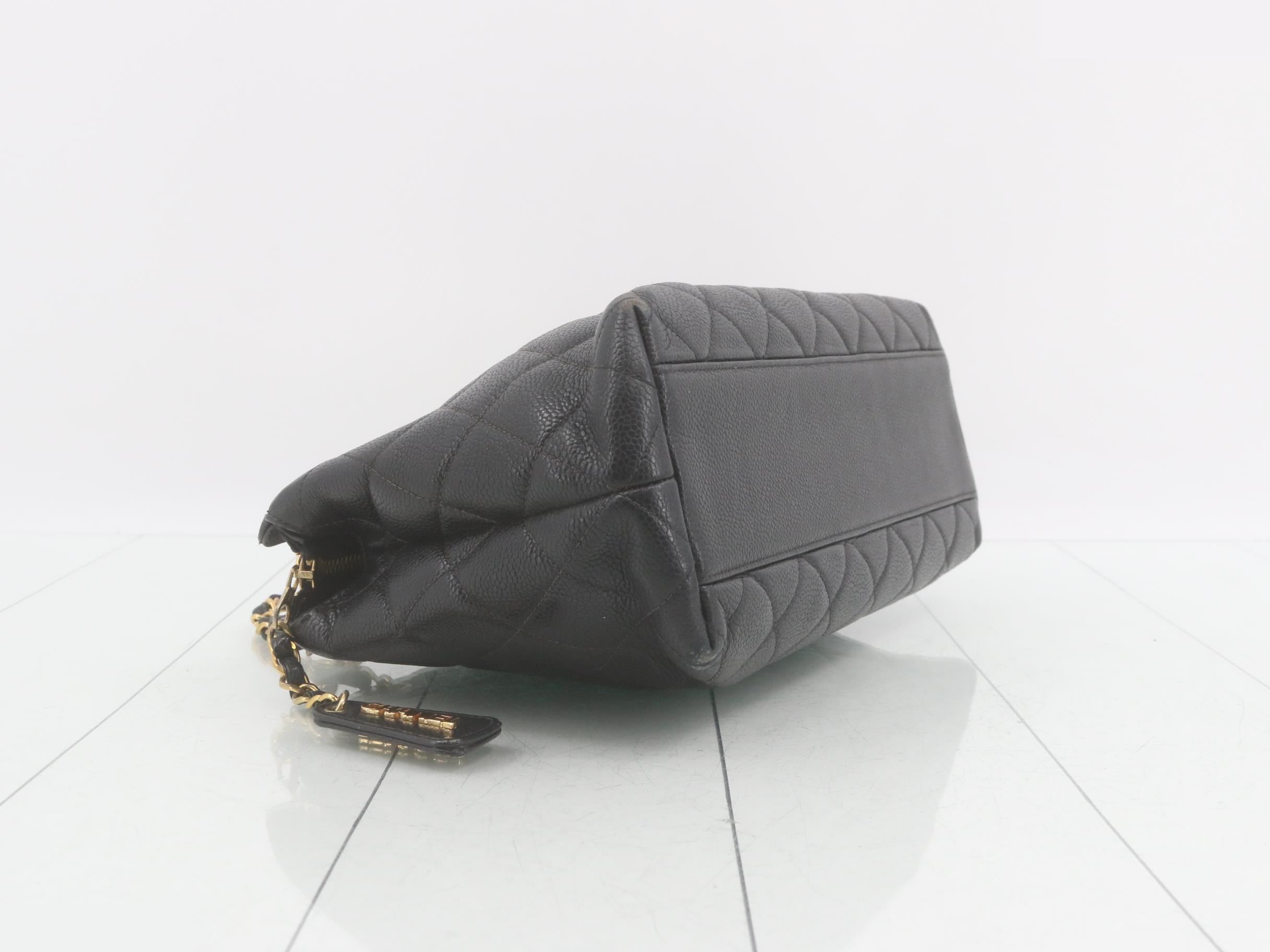 Caviar skin chain semi-shoulder bag — view 5