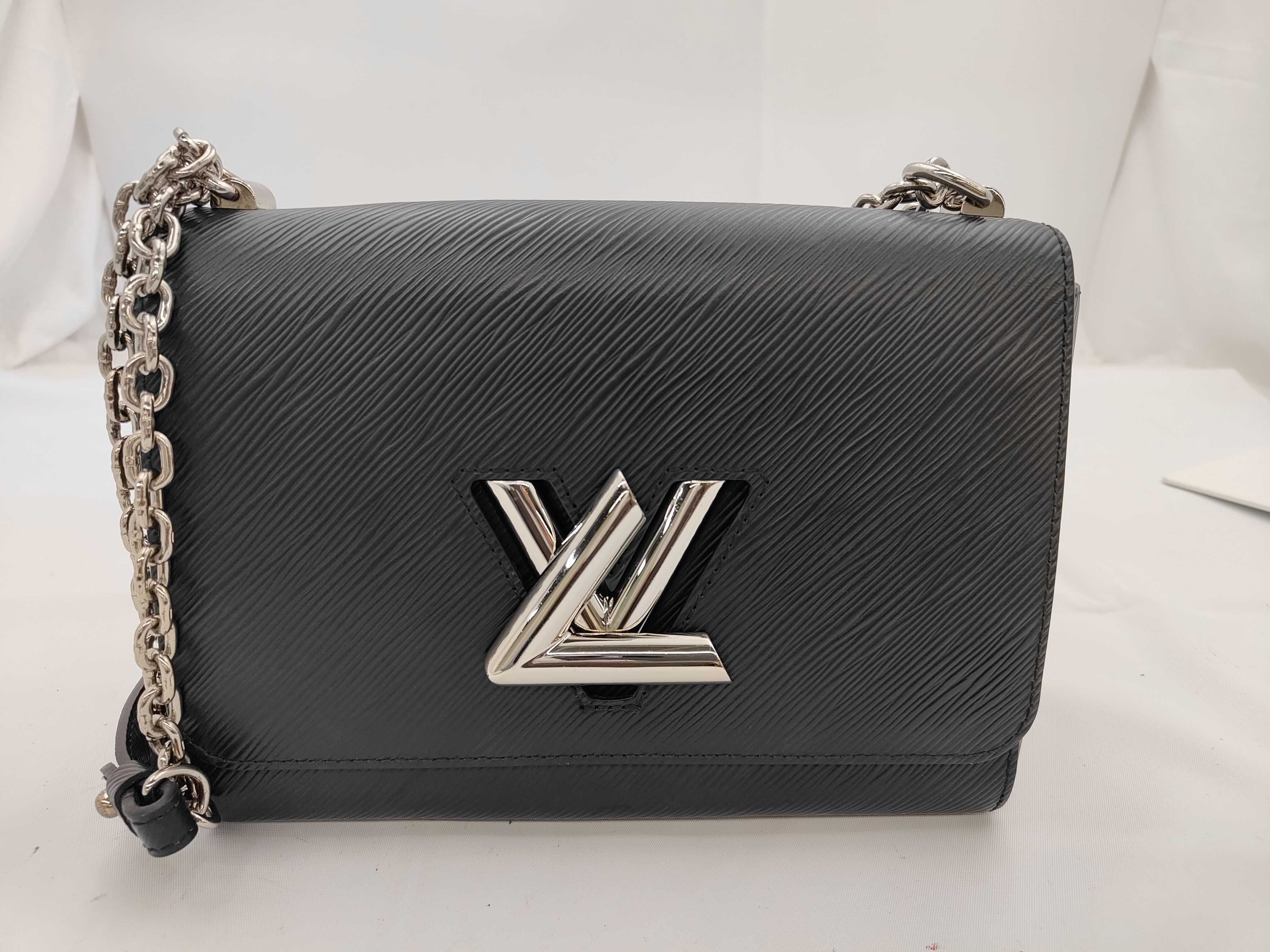 M50282 Twist MM Epi Noir Shoulder Bag