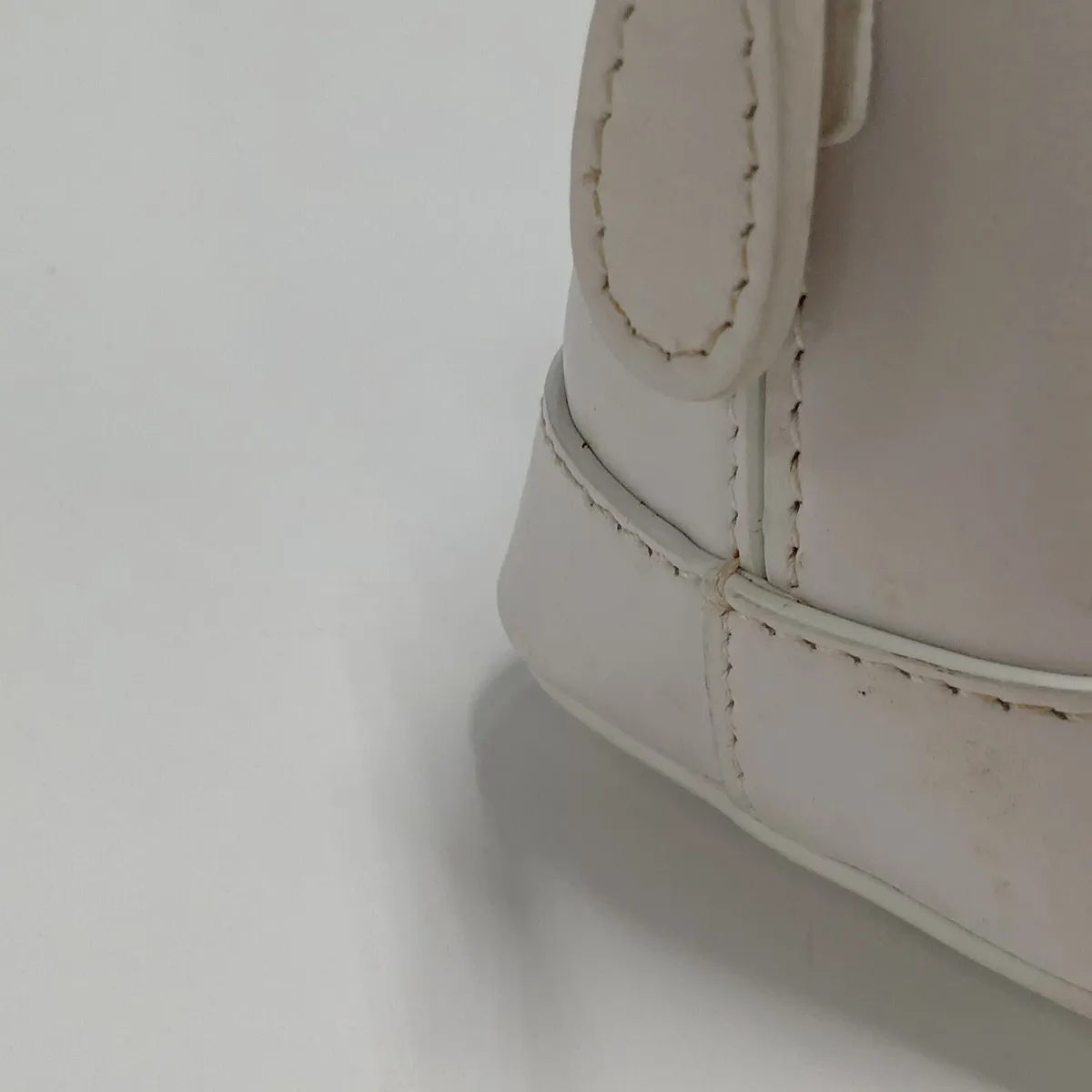Built-in Top Handle XXS Leather Handbag White 550646 — view 15