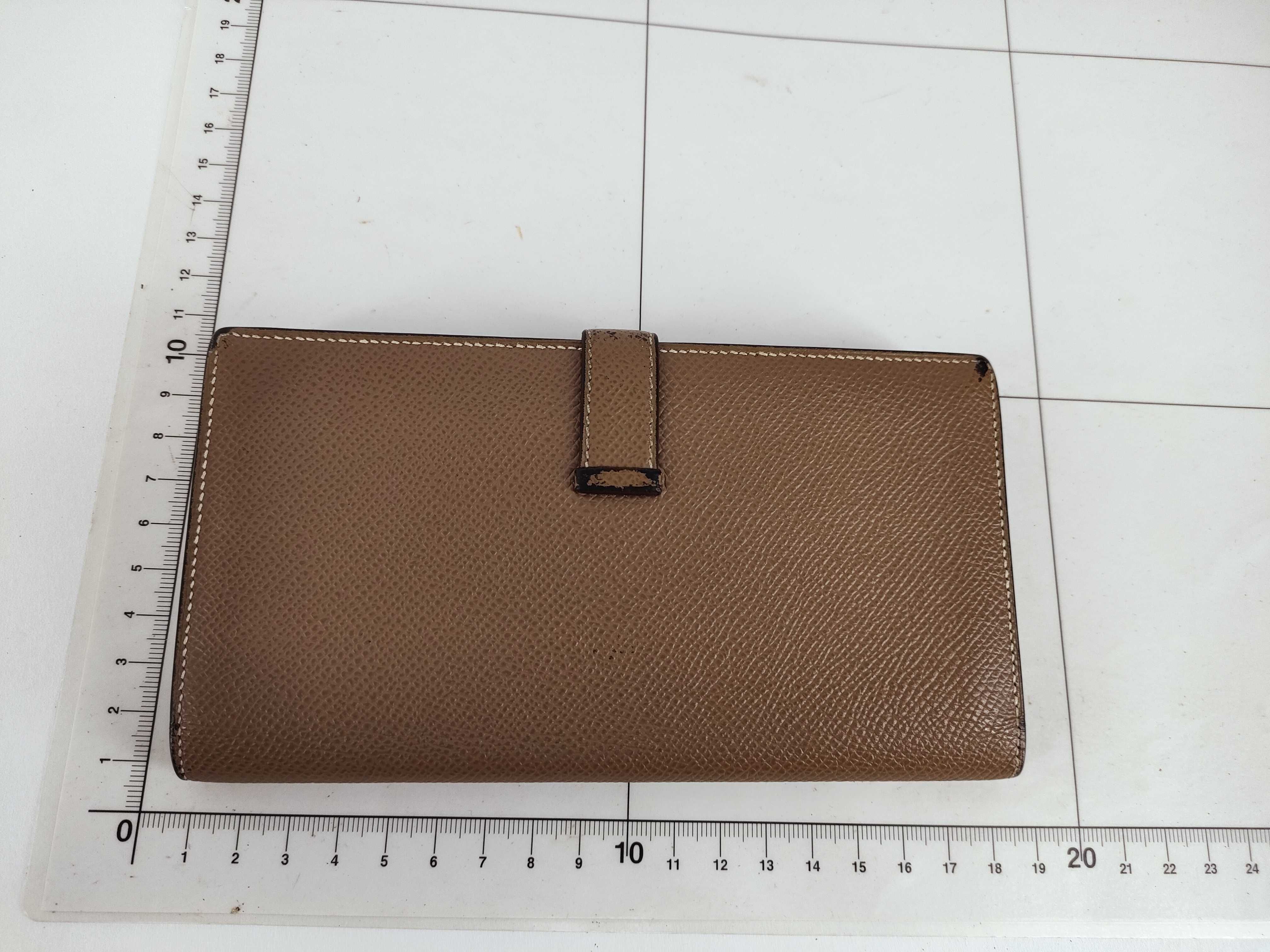 Bearn Soufflé Wallet, Veau Epsom Leather, Etoupe Leather, Silver Hardware, D Stamp — view 2