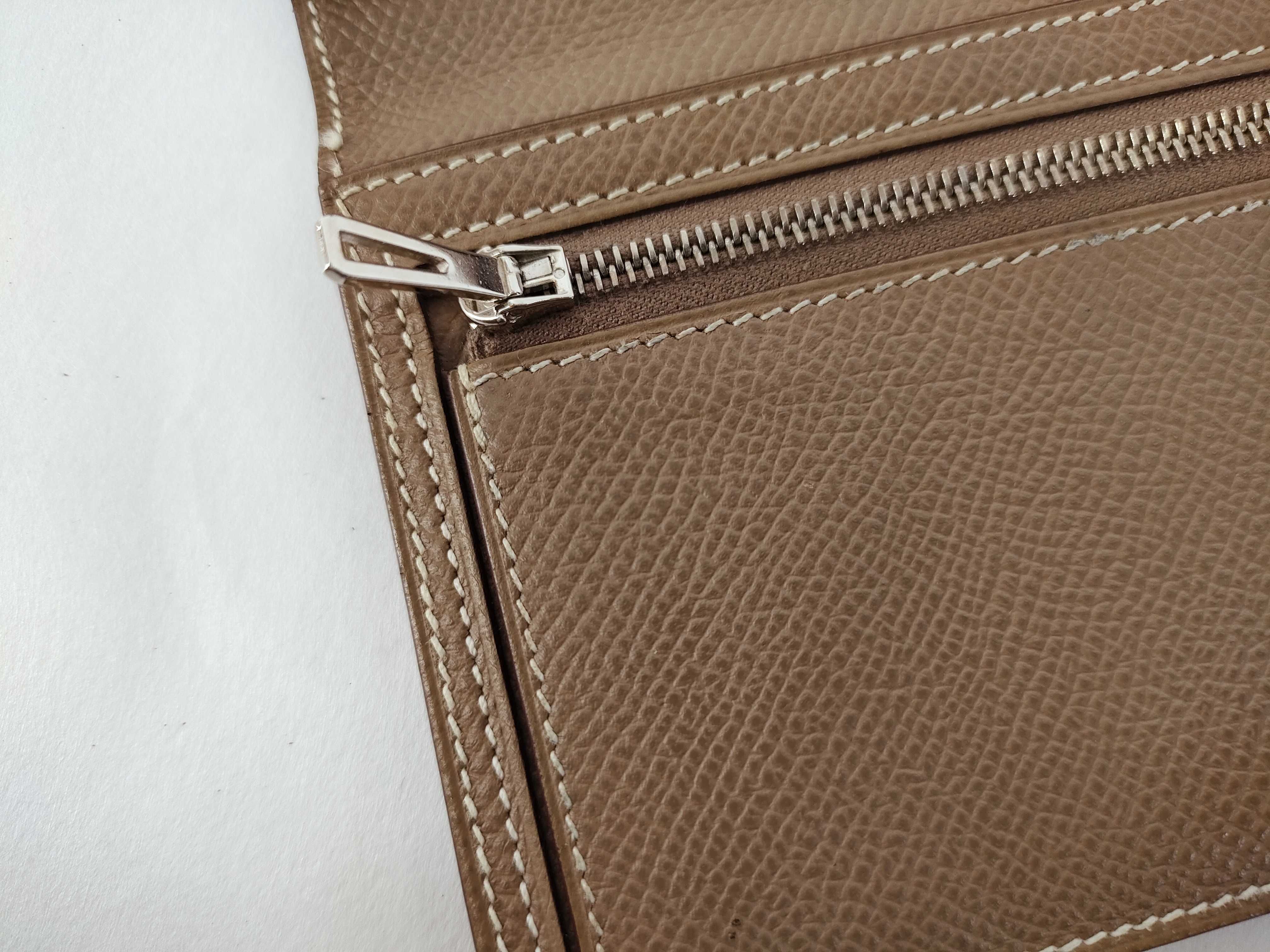 Bearn Soufflé Wallet, Veau Epsom Leather, Etoupe Leather, Silver Hardware, D Stamp — view 13