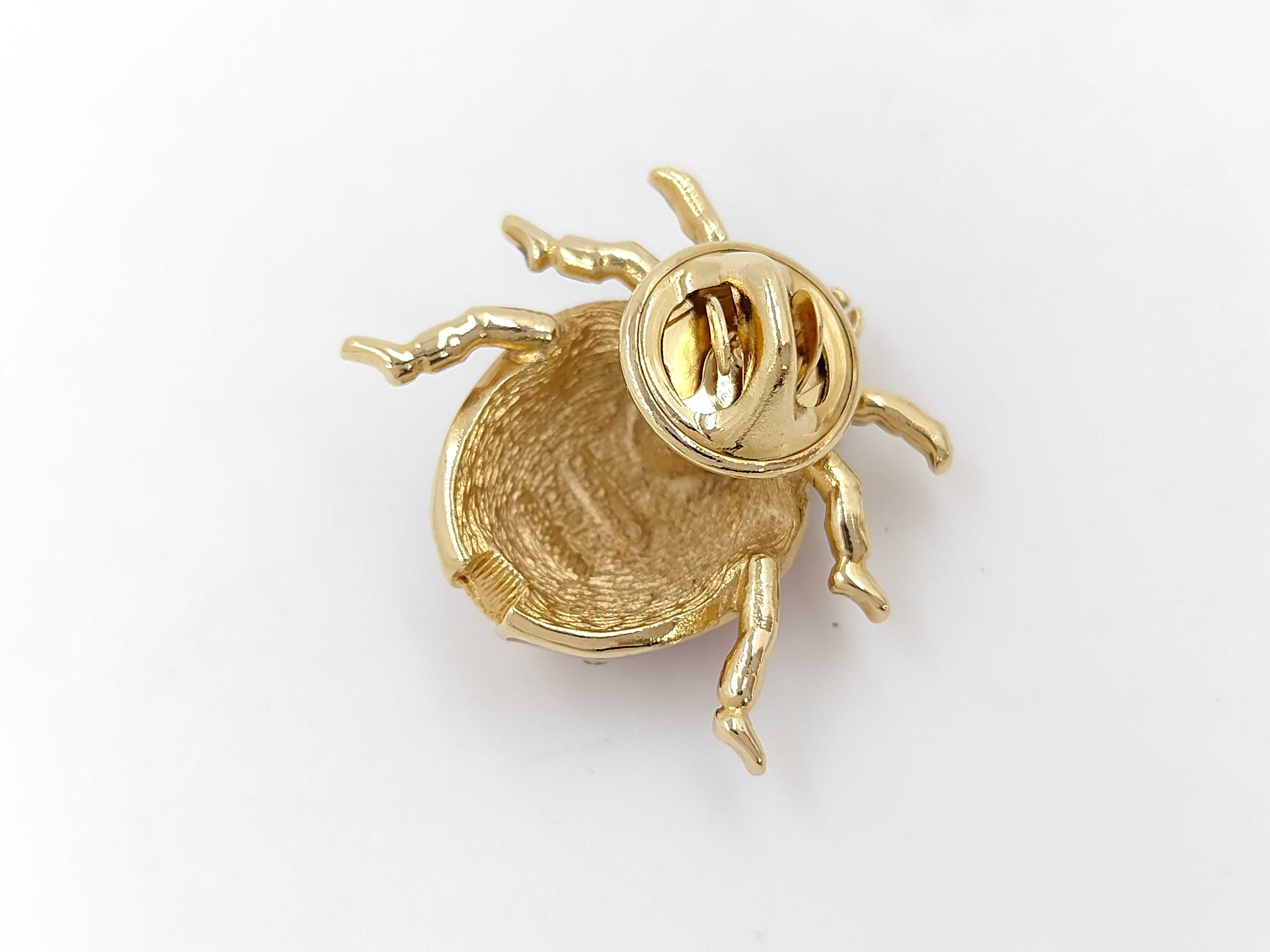 brooch — view 2