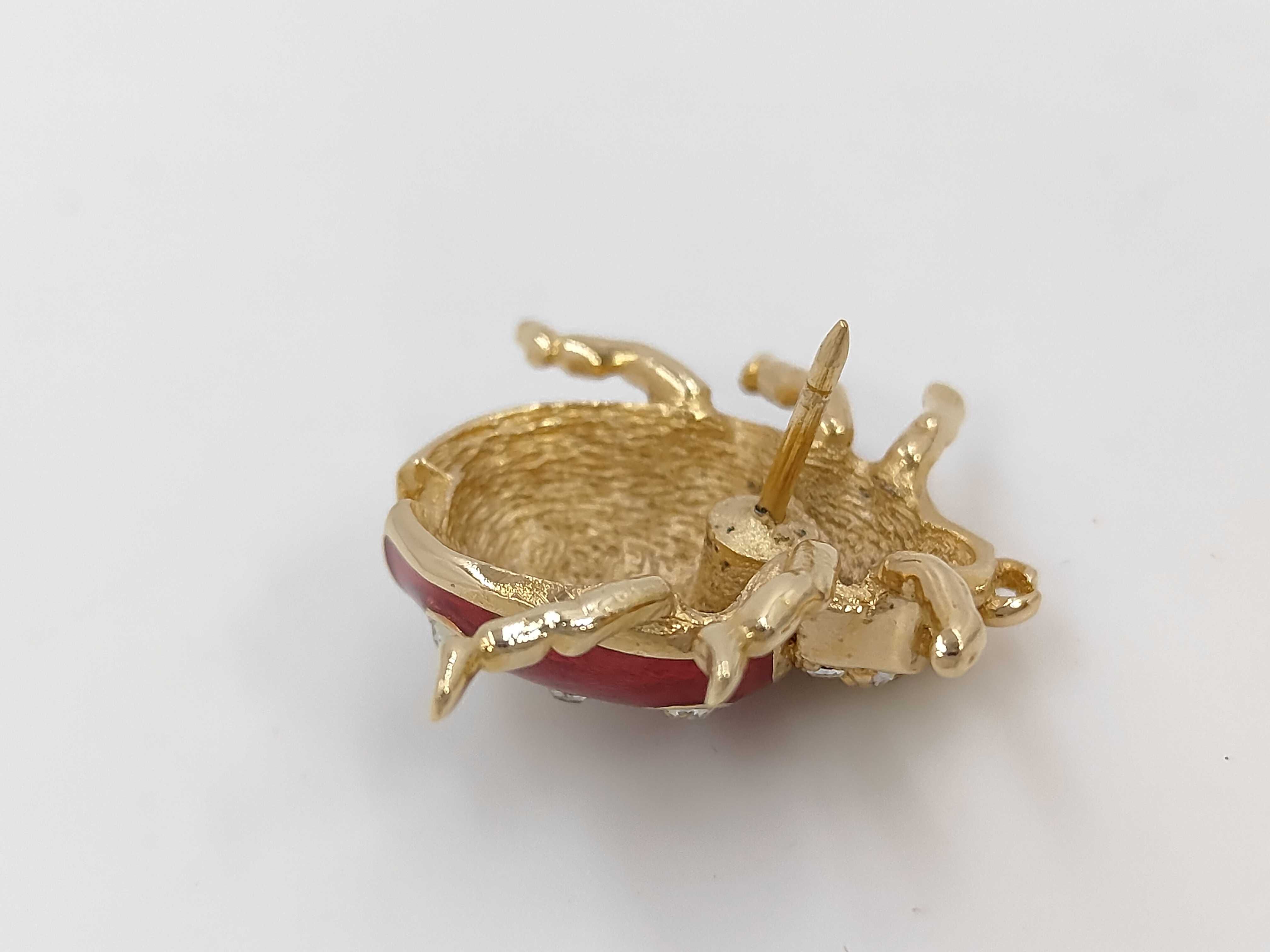 brooch — view 3