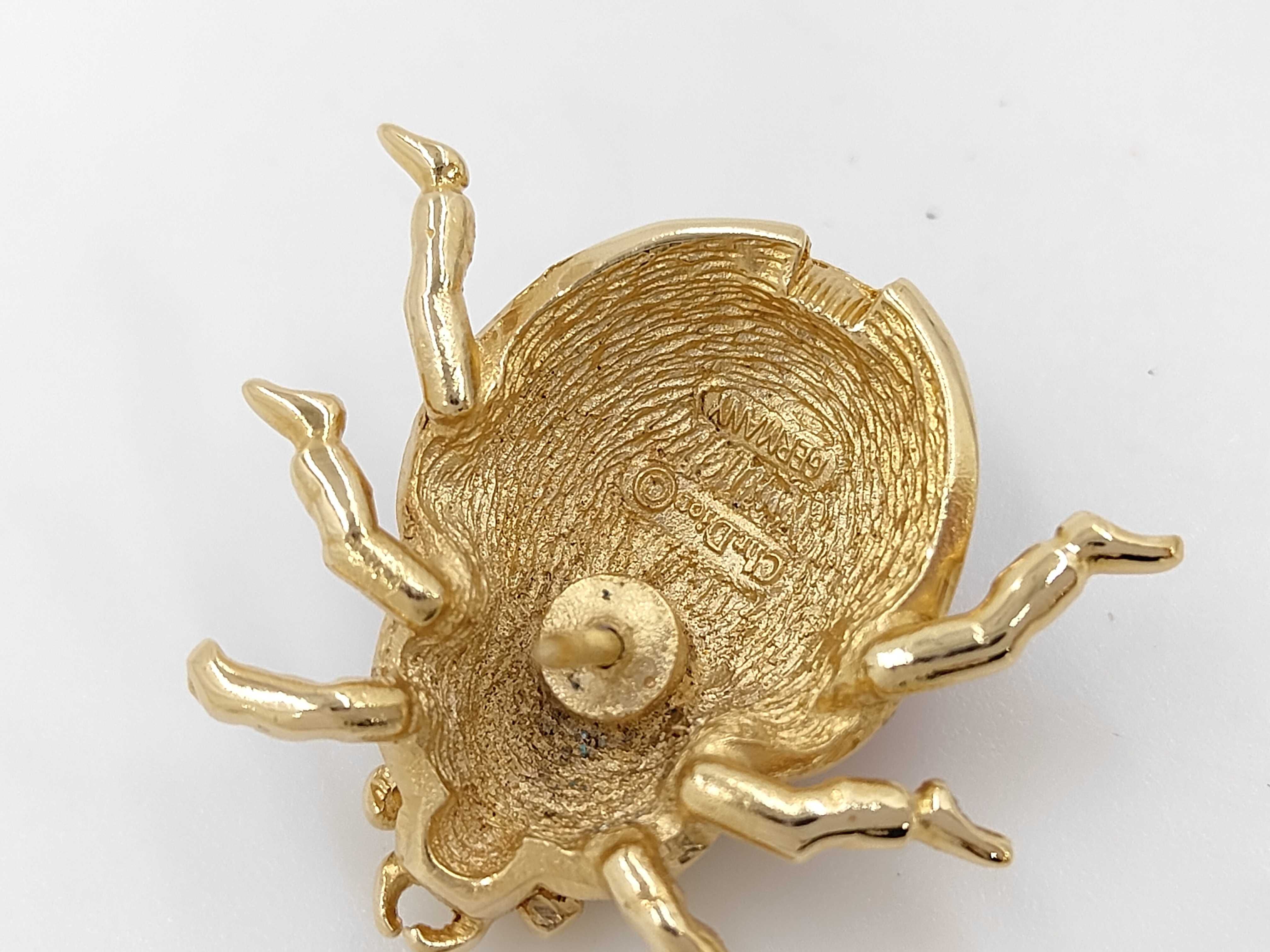 brooch — view 4