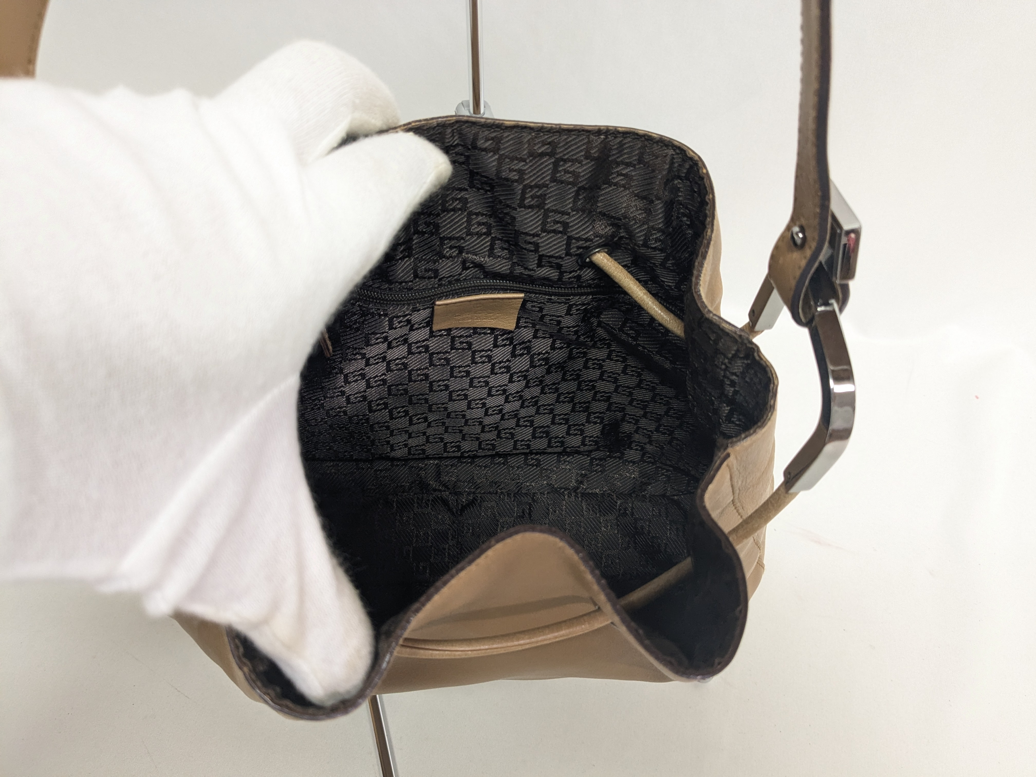001 3748 Leather Drawstring Shoulder Bag — view 7