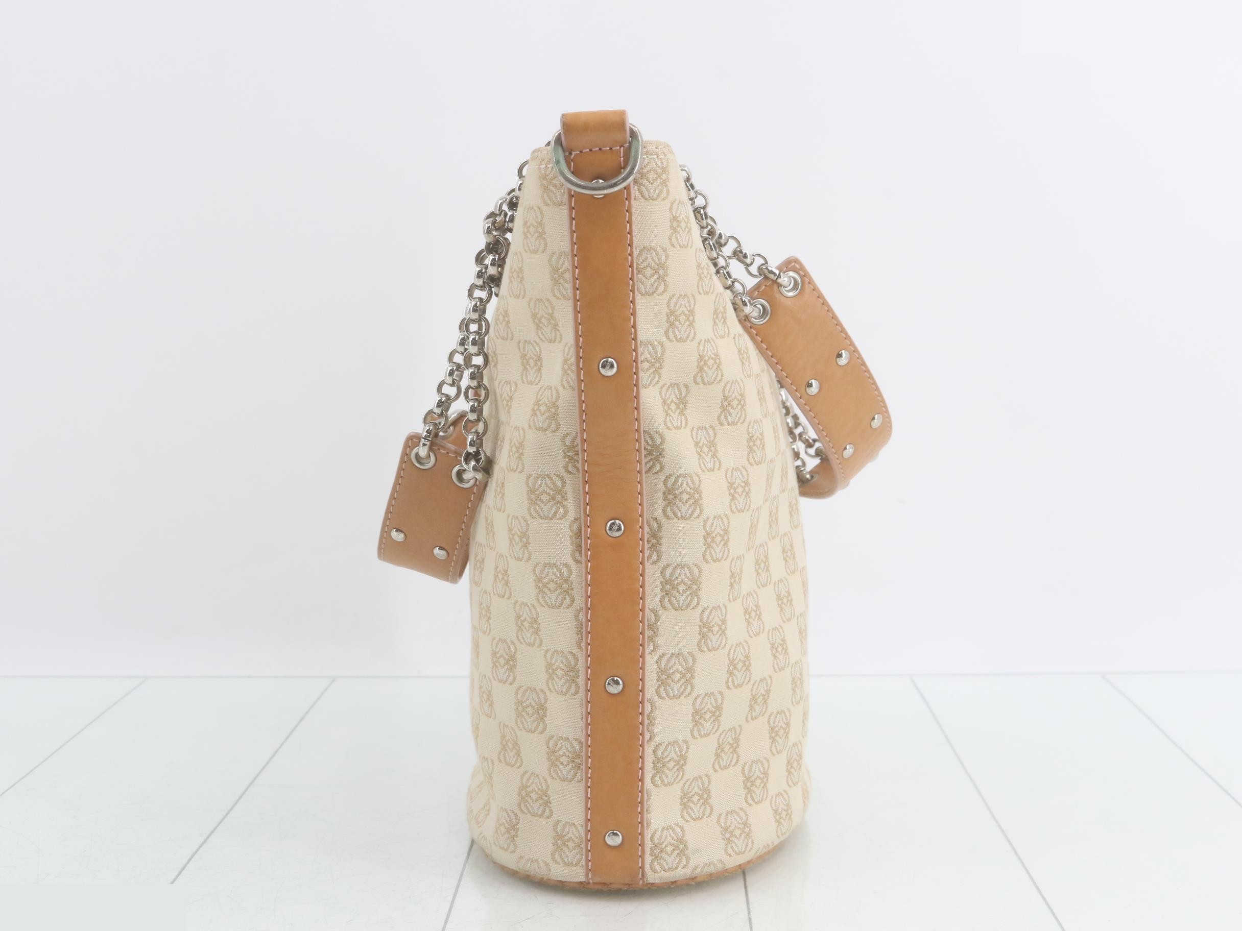 Other lines: Bags, Chain Shoulder Bags, Anagram — view 3