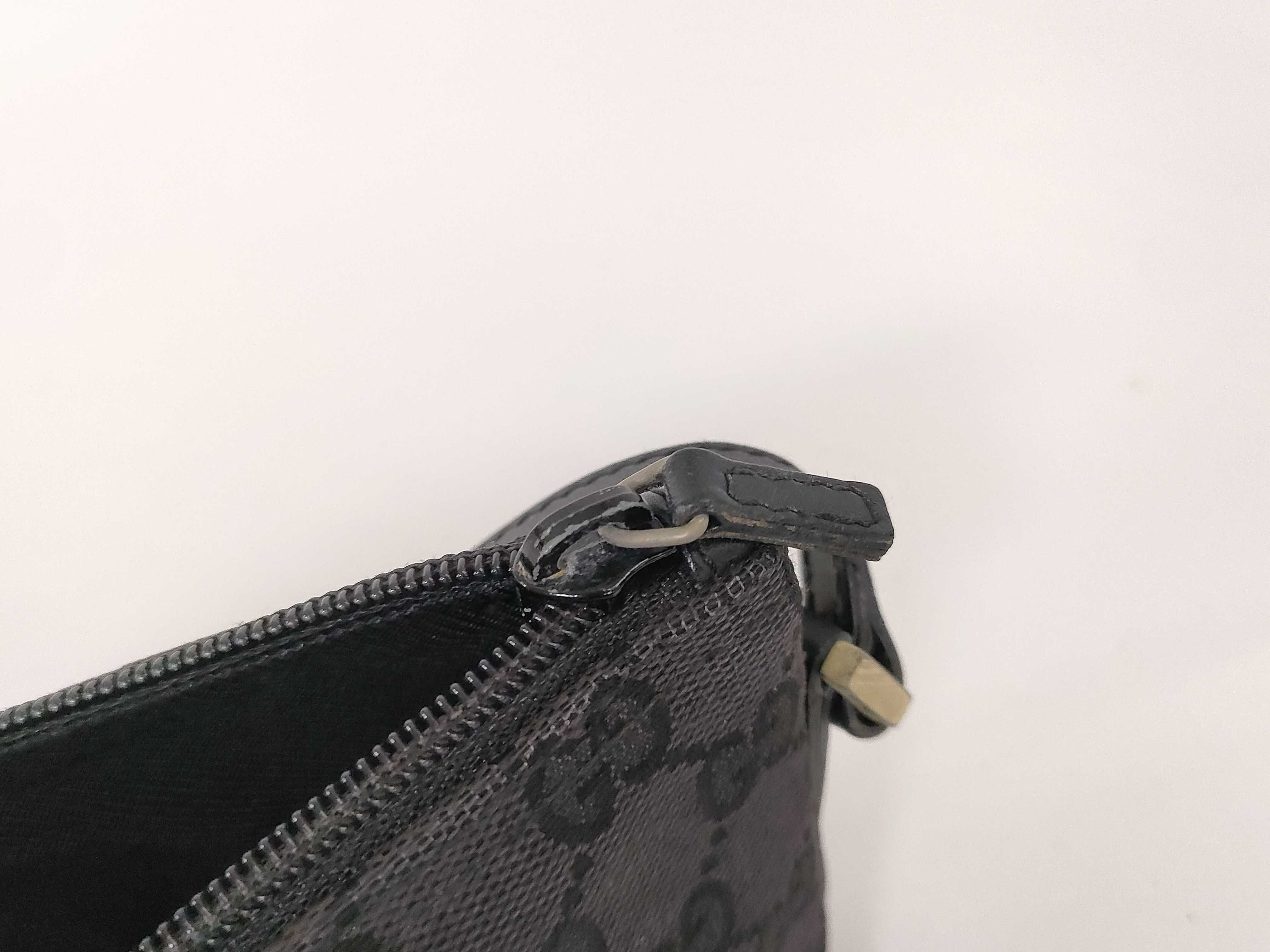 GG Canvas Gucci One-Shoulder Handbag — view 12