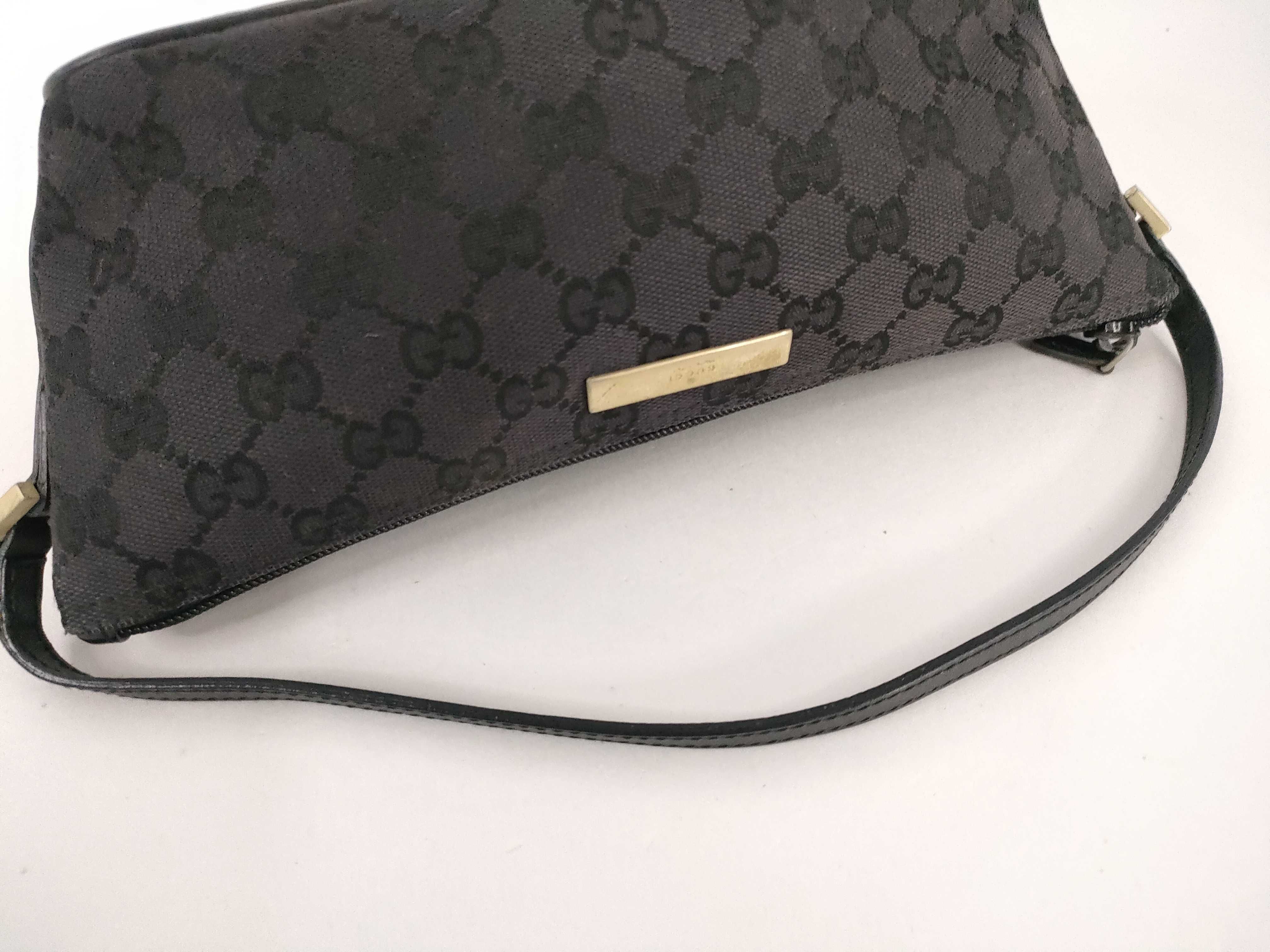 GG Canvas Gucci One-Shoulder Handbag — view 3