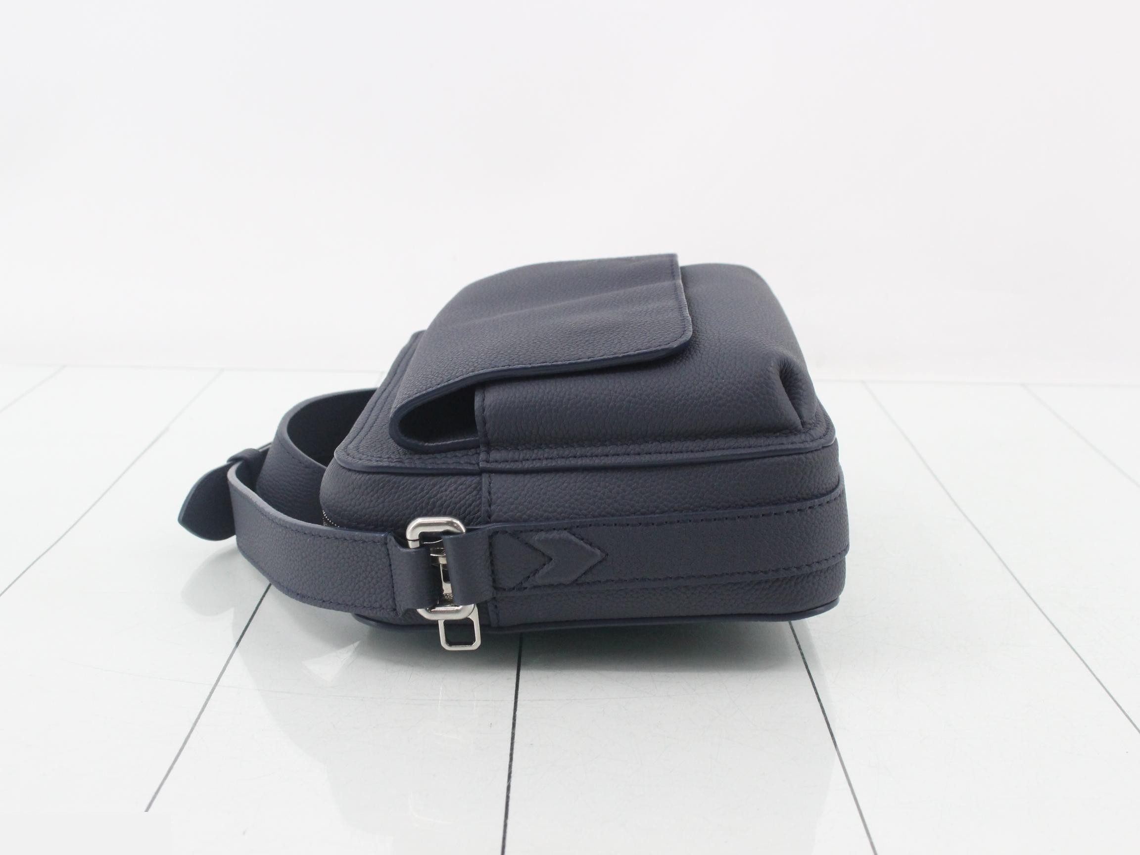 List price ¥437,800 Boarding Messenger Bag Unused — view 4