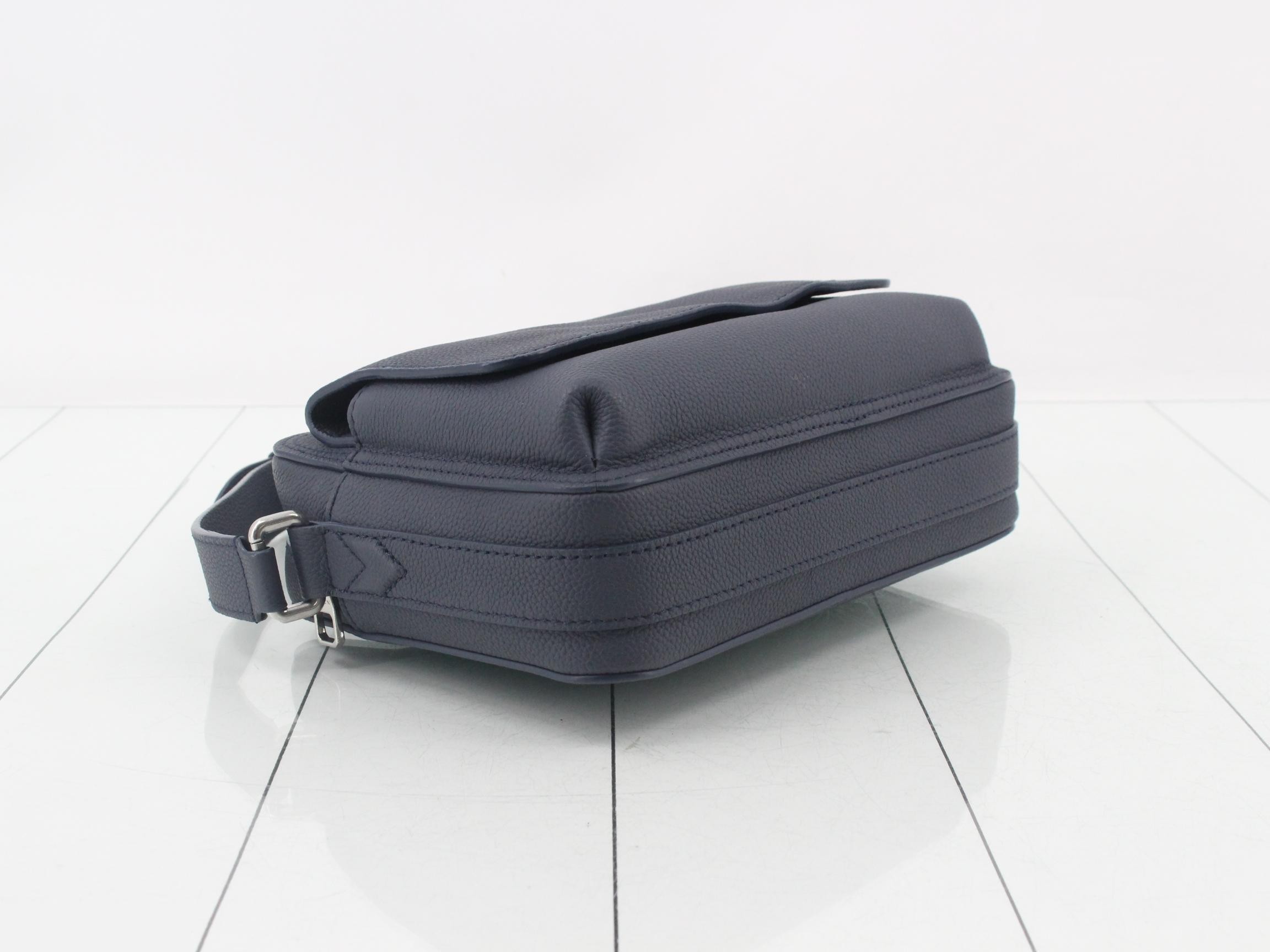 List price ¥437,800 Boarding Messenger Bag Unused — view 5