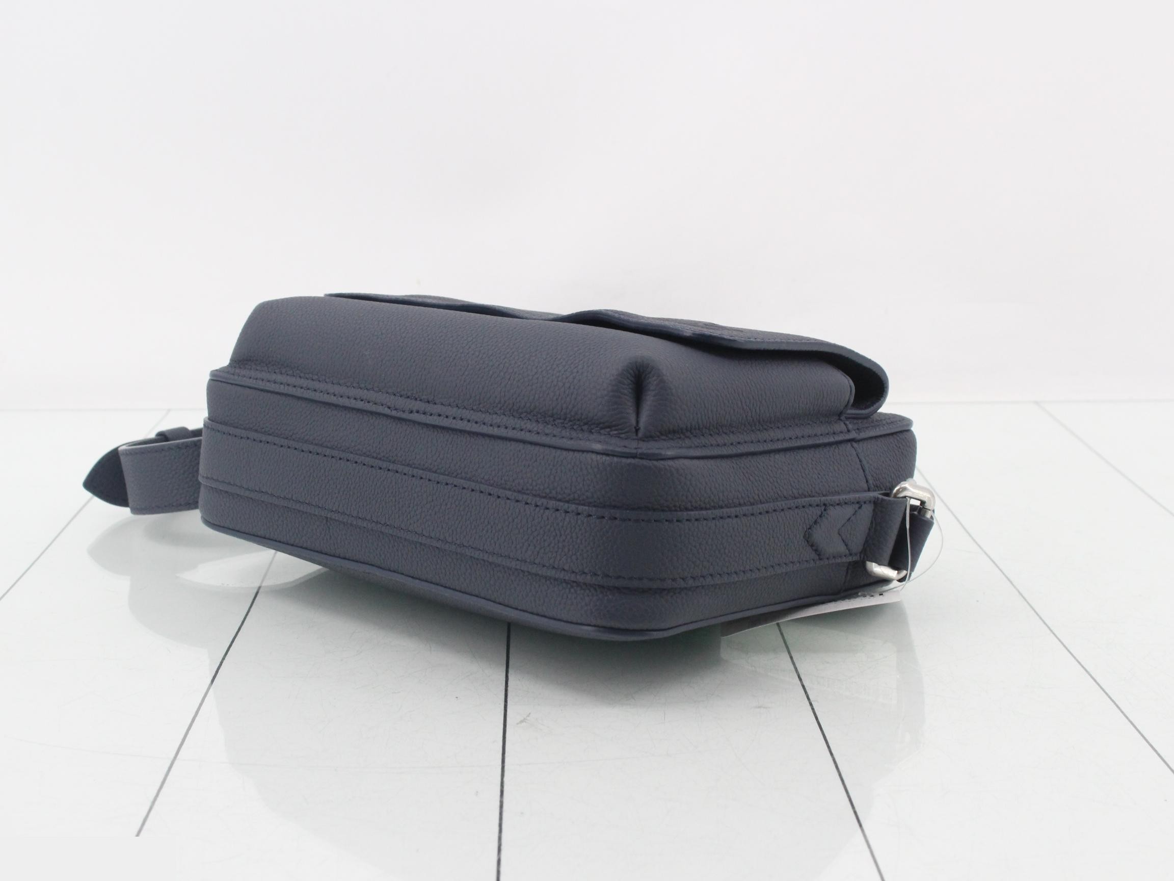 List price ¥437,800 Boarding Messenger Bag Unused — view 6