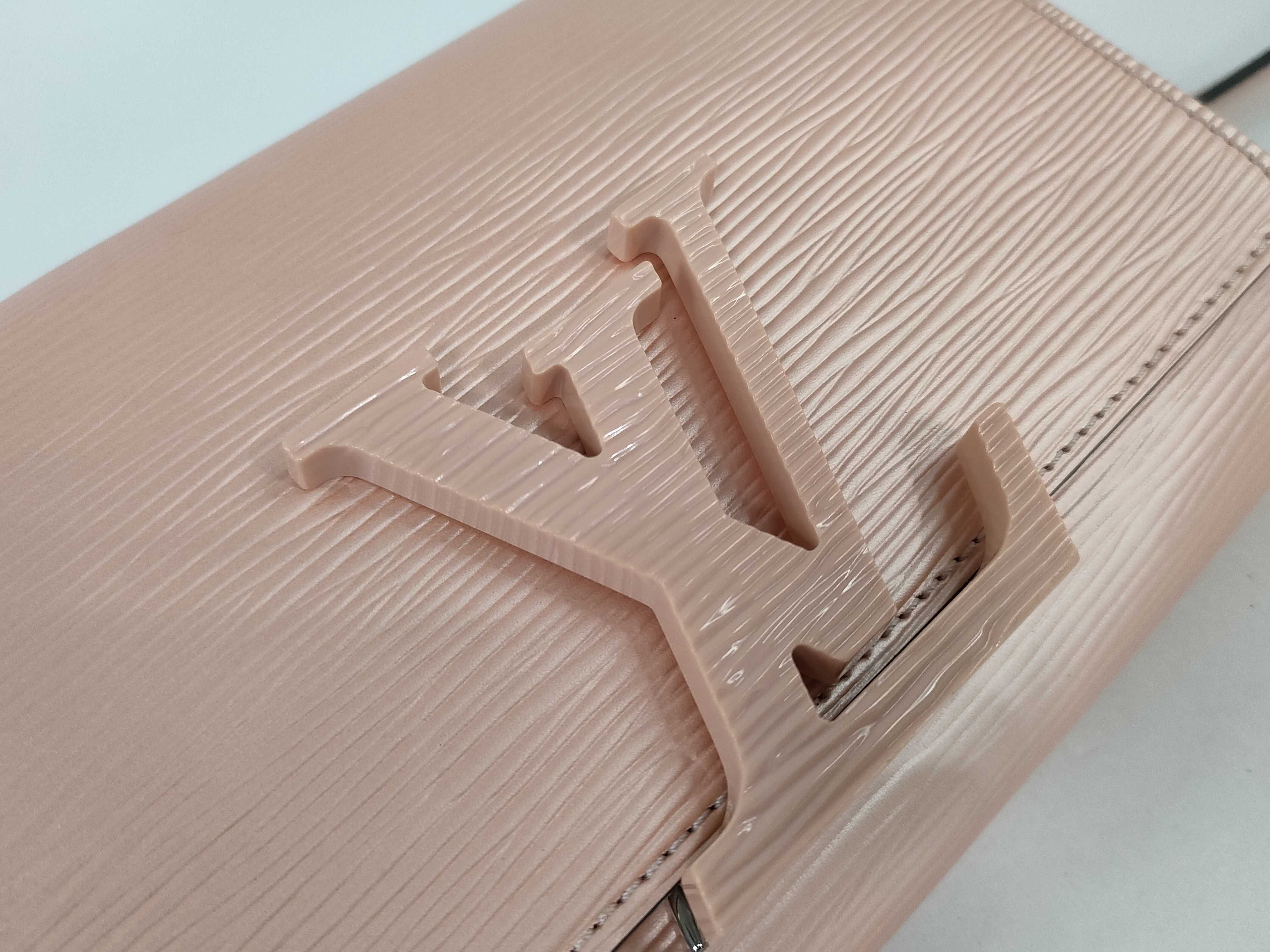Epi Pochette Louise PM Shoulder Bag — view 15