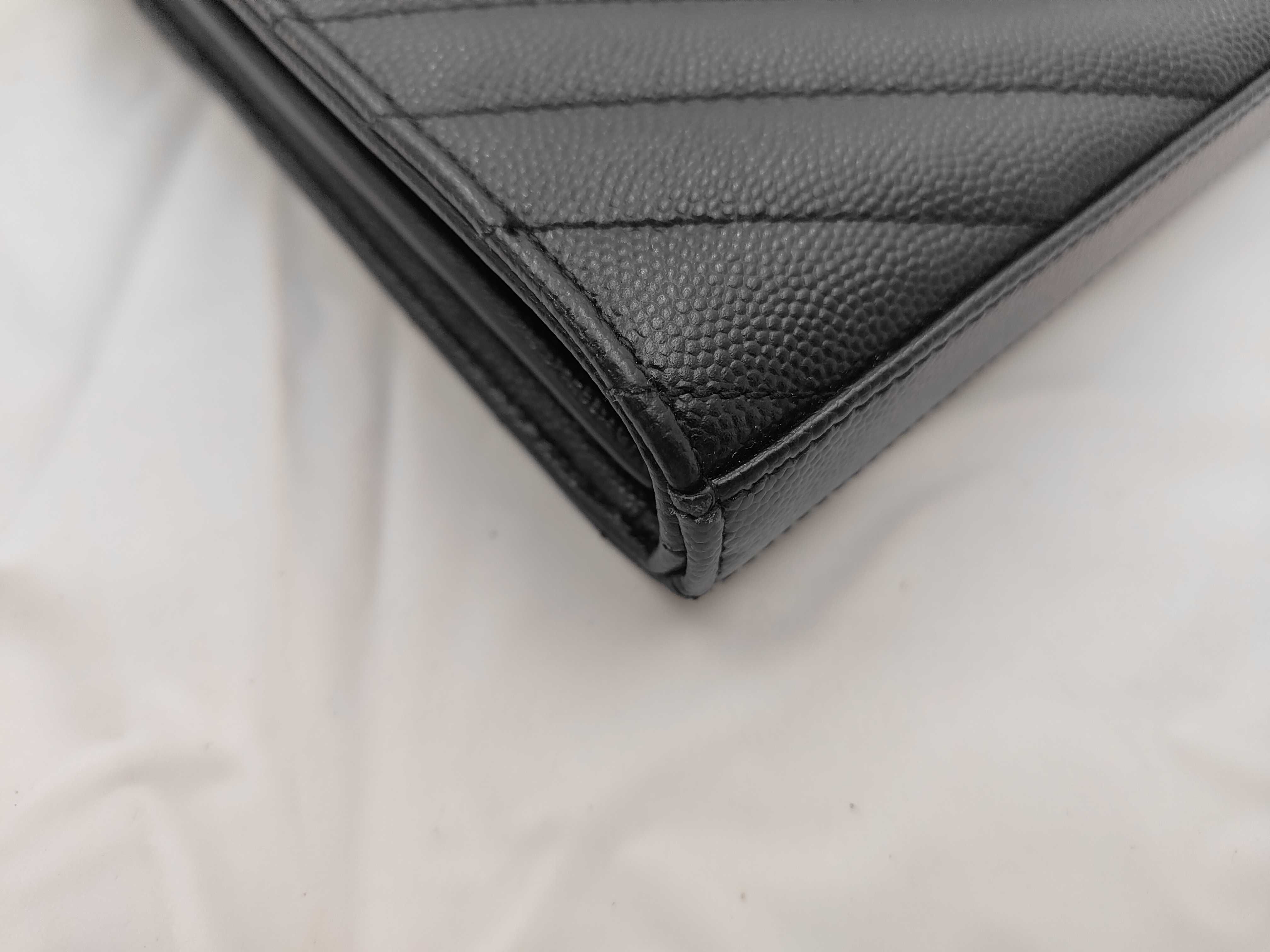 bags and wallets — view 6