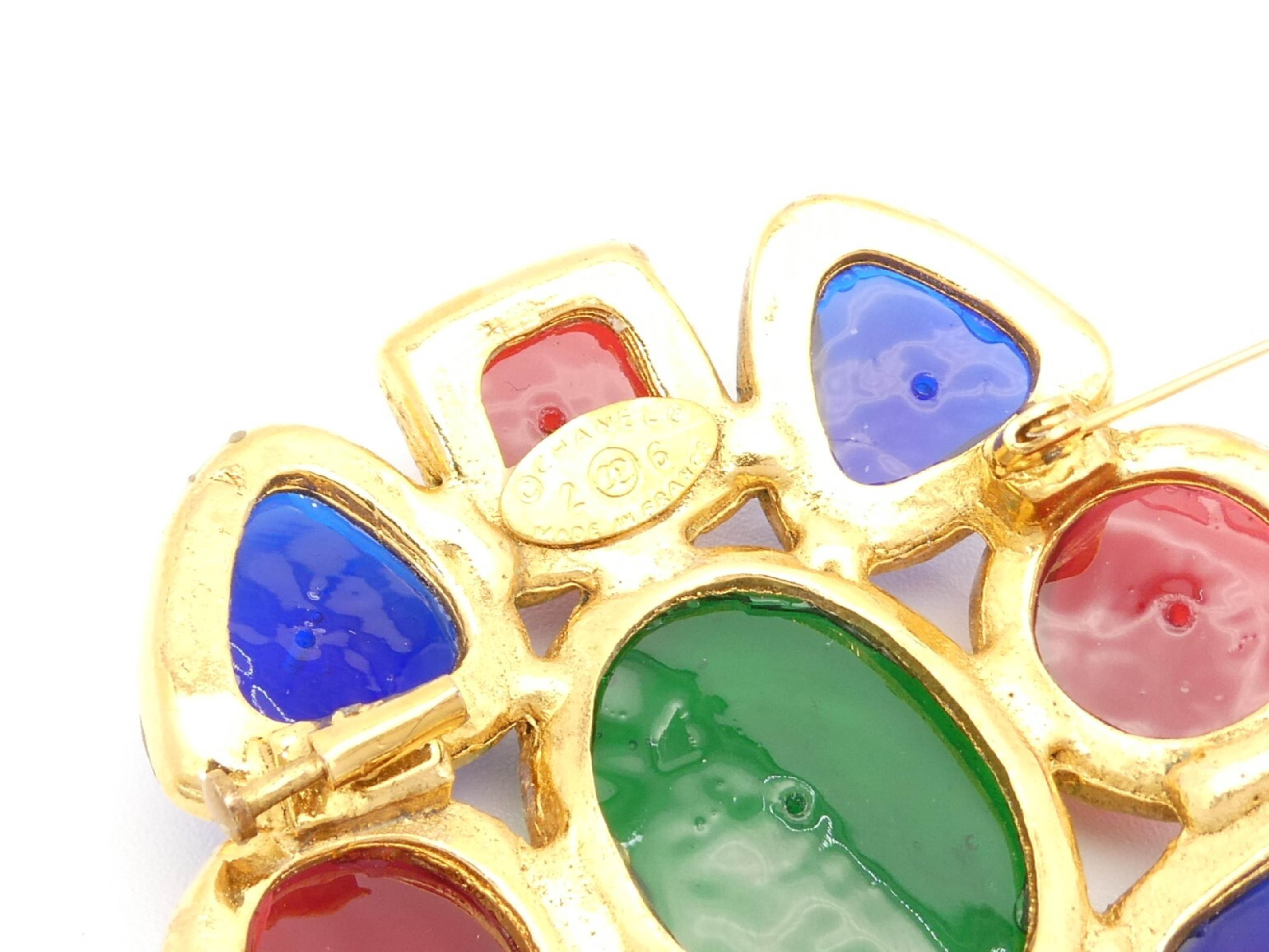 Gold Brooch — view 5