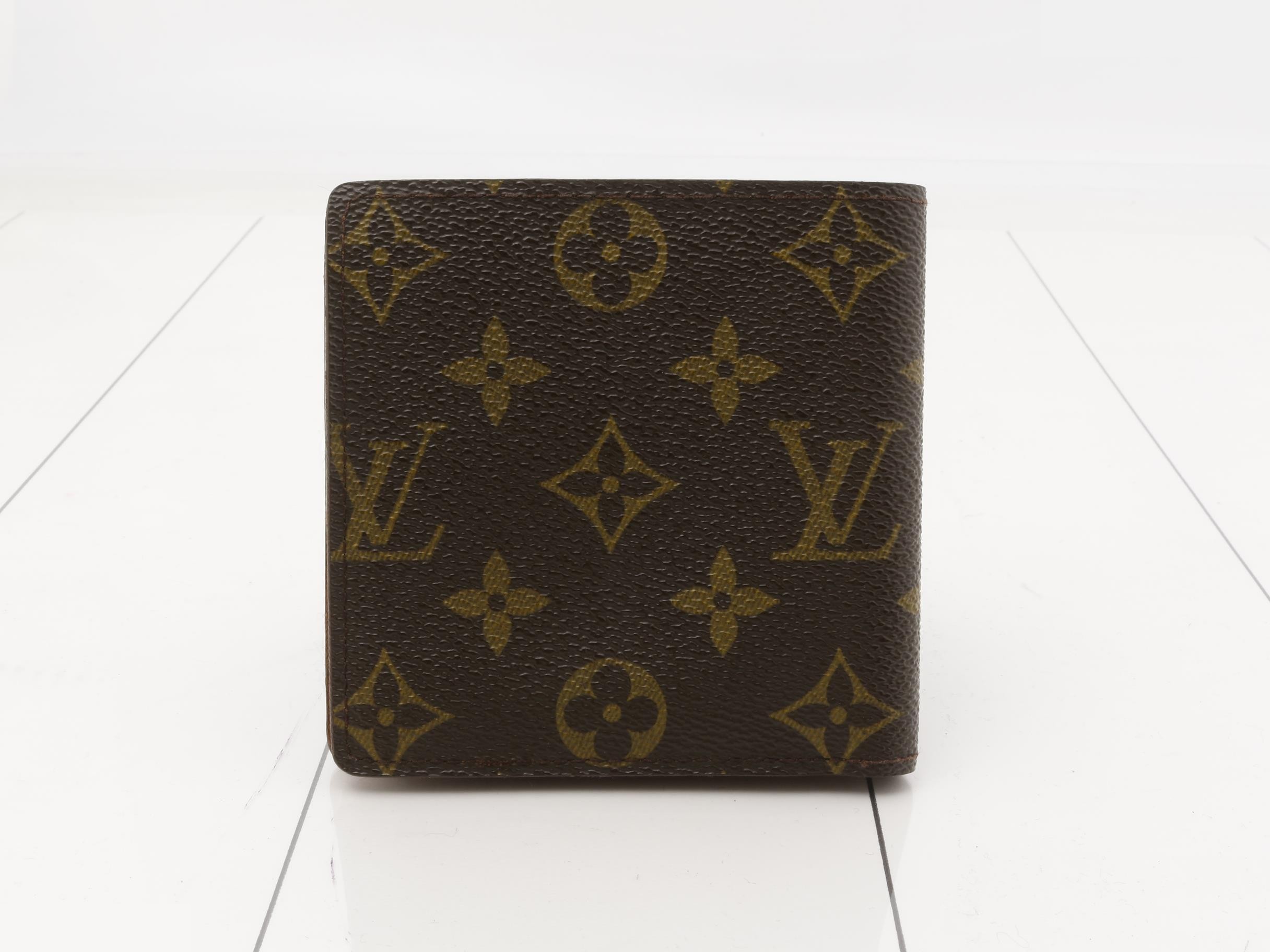 wallet — view 2