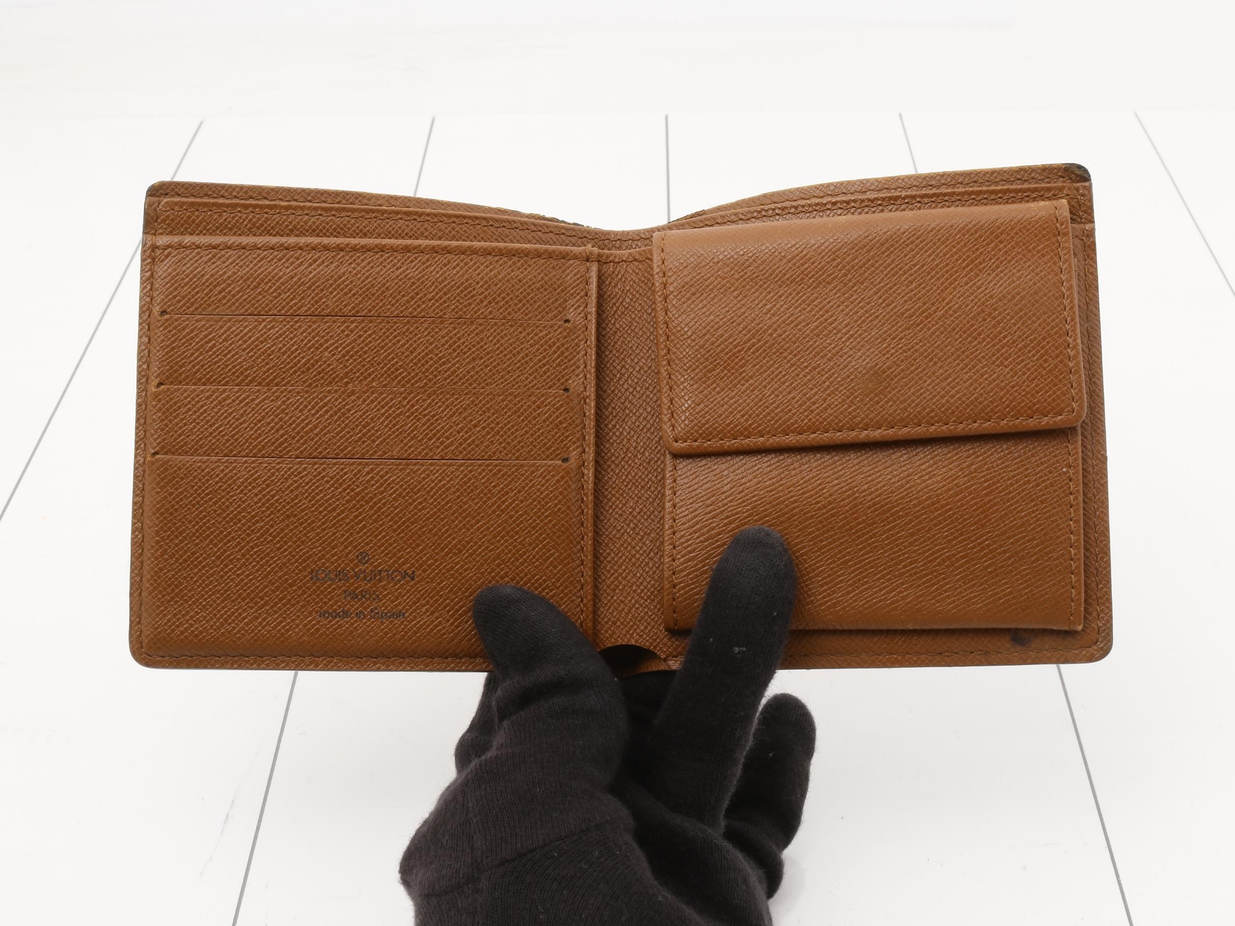 wallet — view 4