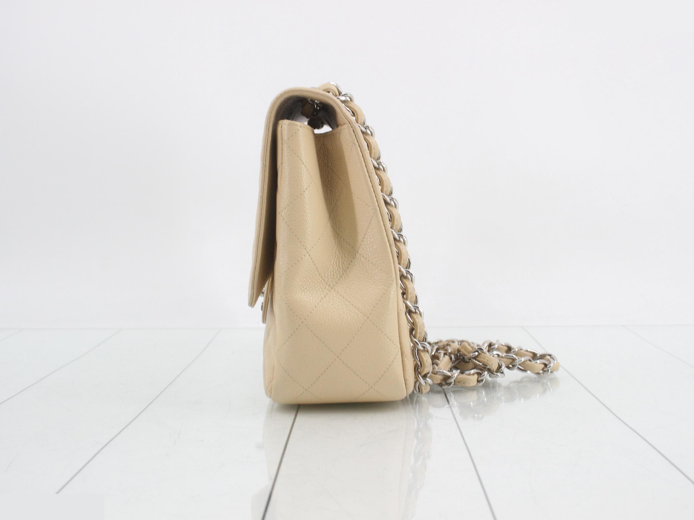 Matelassé Classic Flap Medium Caviar Skin Beige — view 3