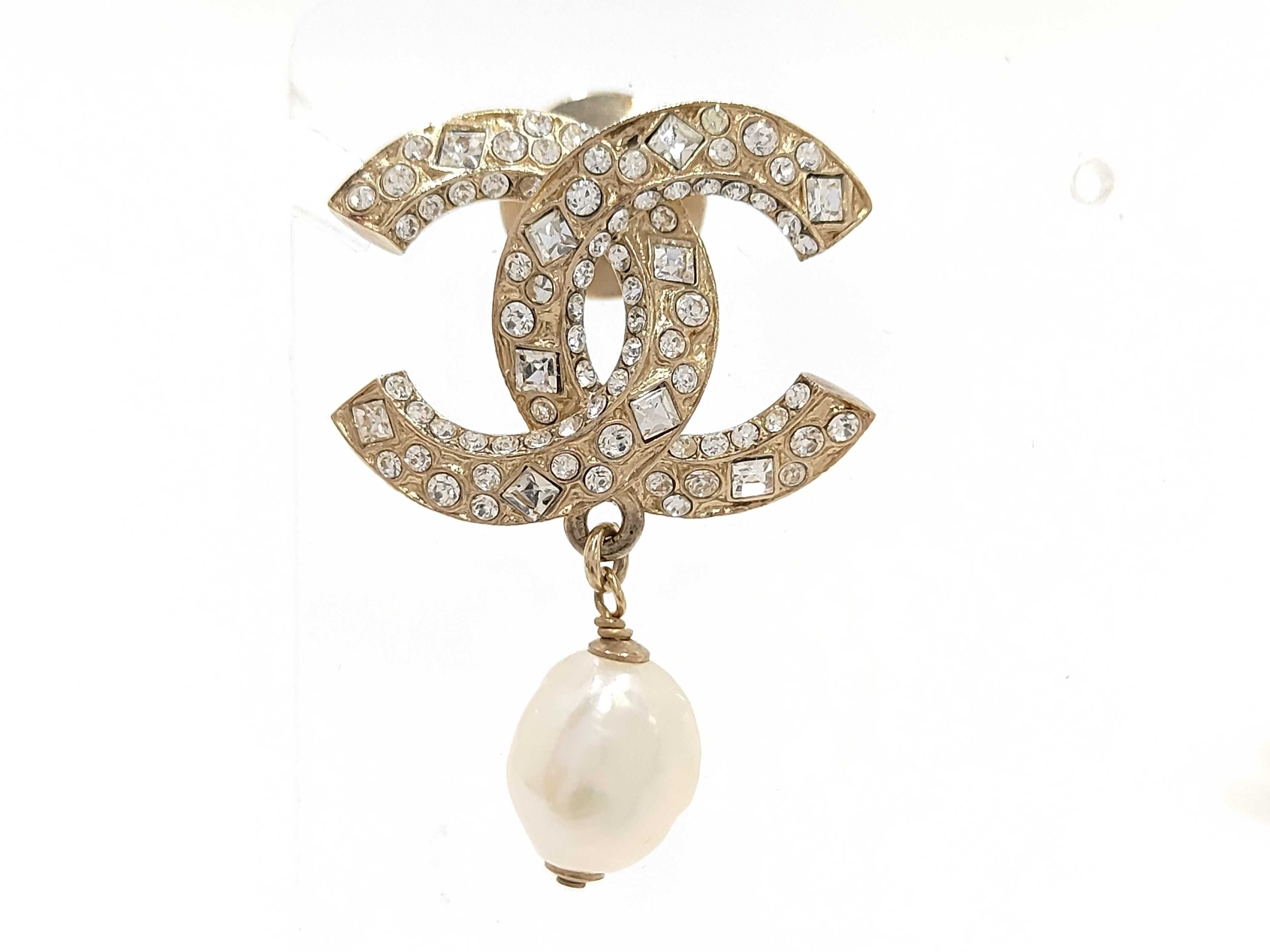 Coco Mark Faux Pearl Pin Brooch 11C Brooch