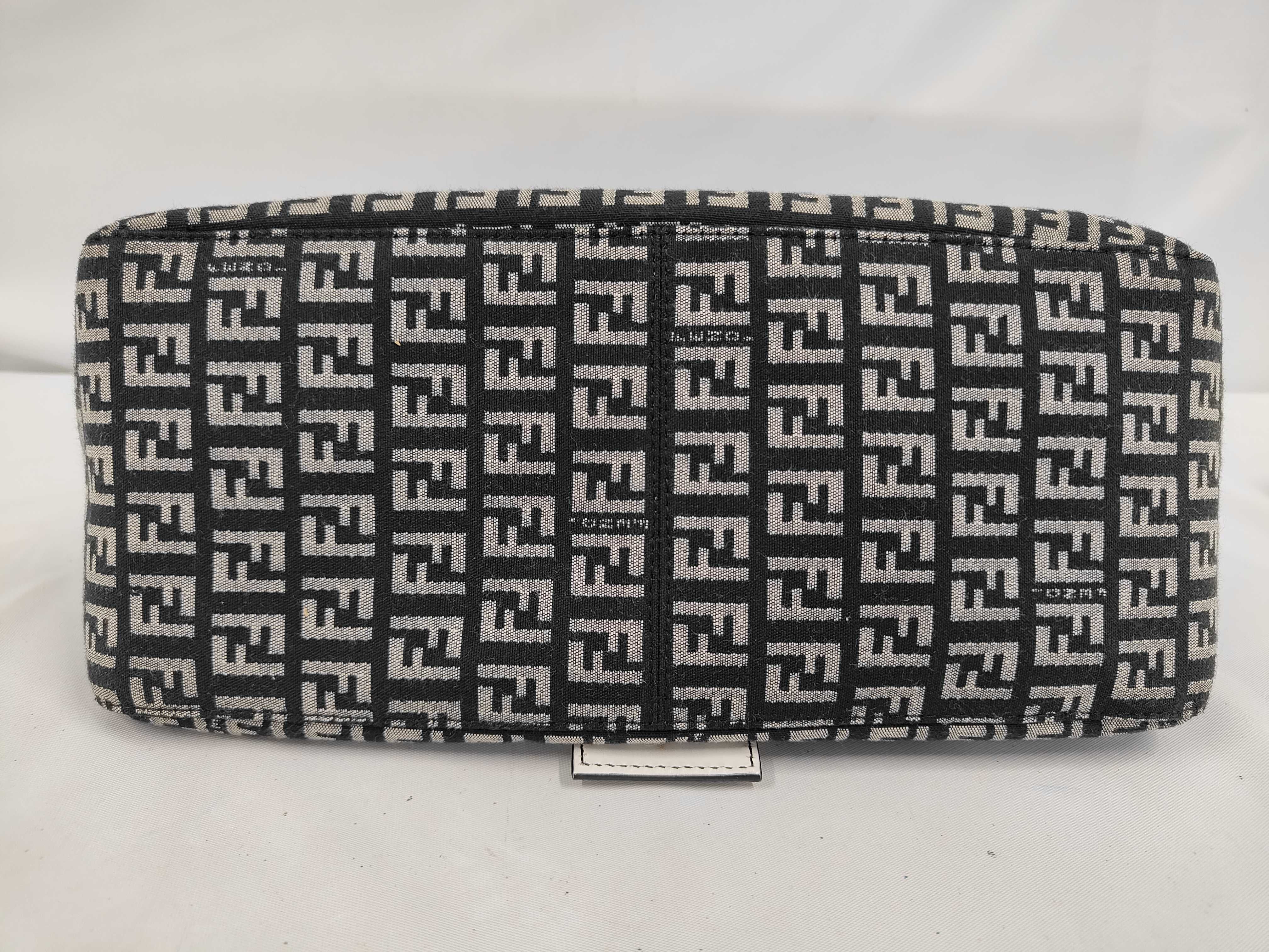 Mamma Bucket Zucchino Shoulder Bag — view 3