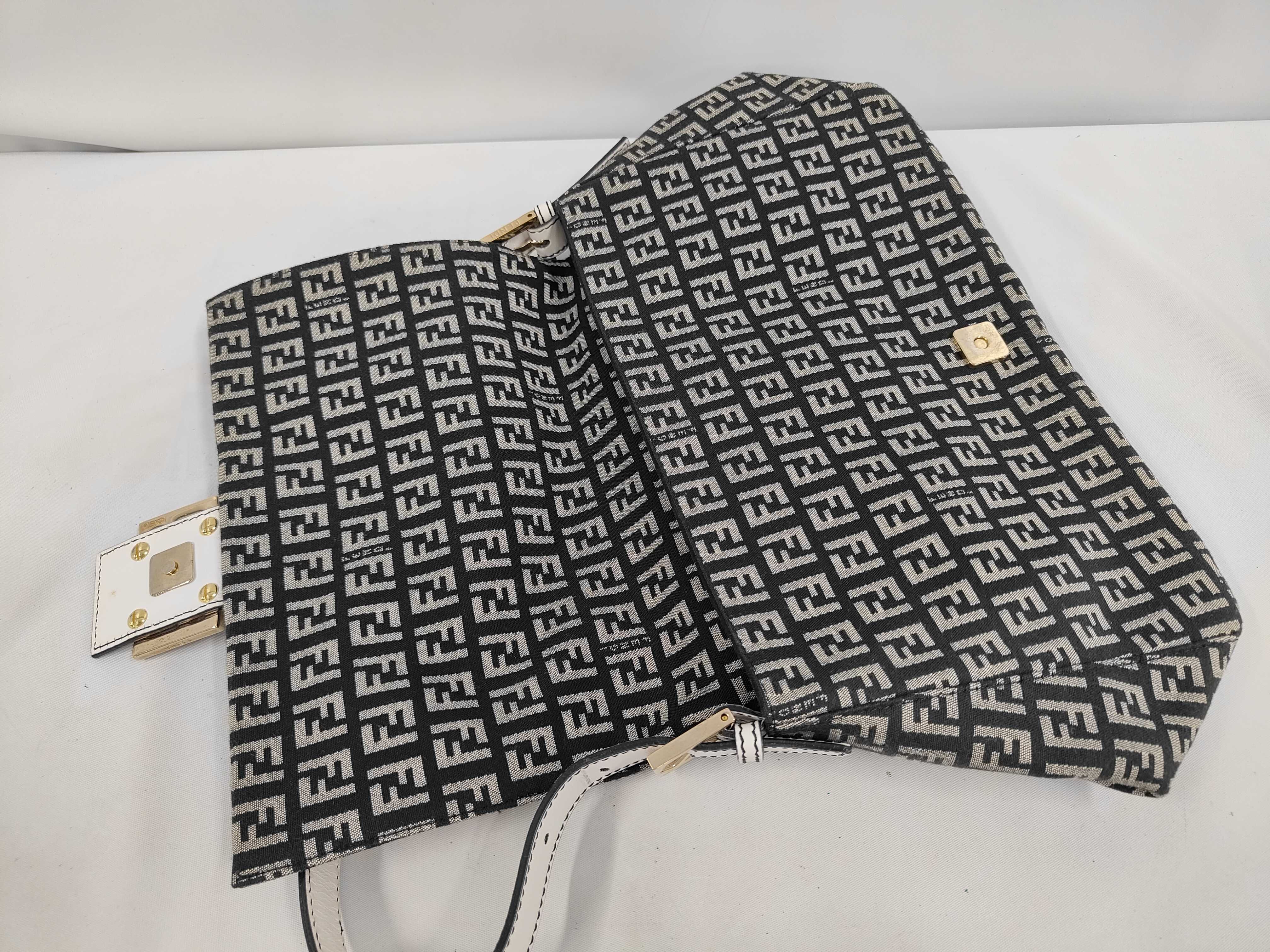 Mamma Bucket Zucchino Shoulder Bag — view 7