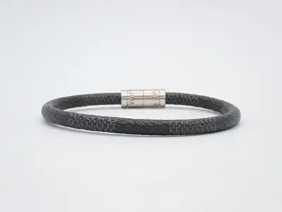 Bracelet, wrist circumference approximately 18 cm