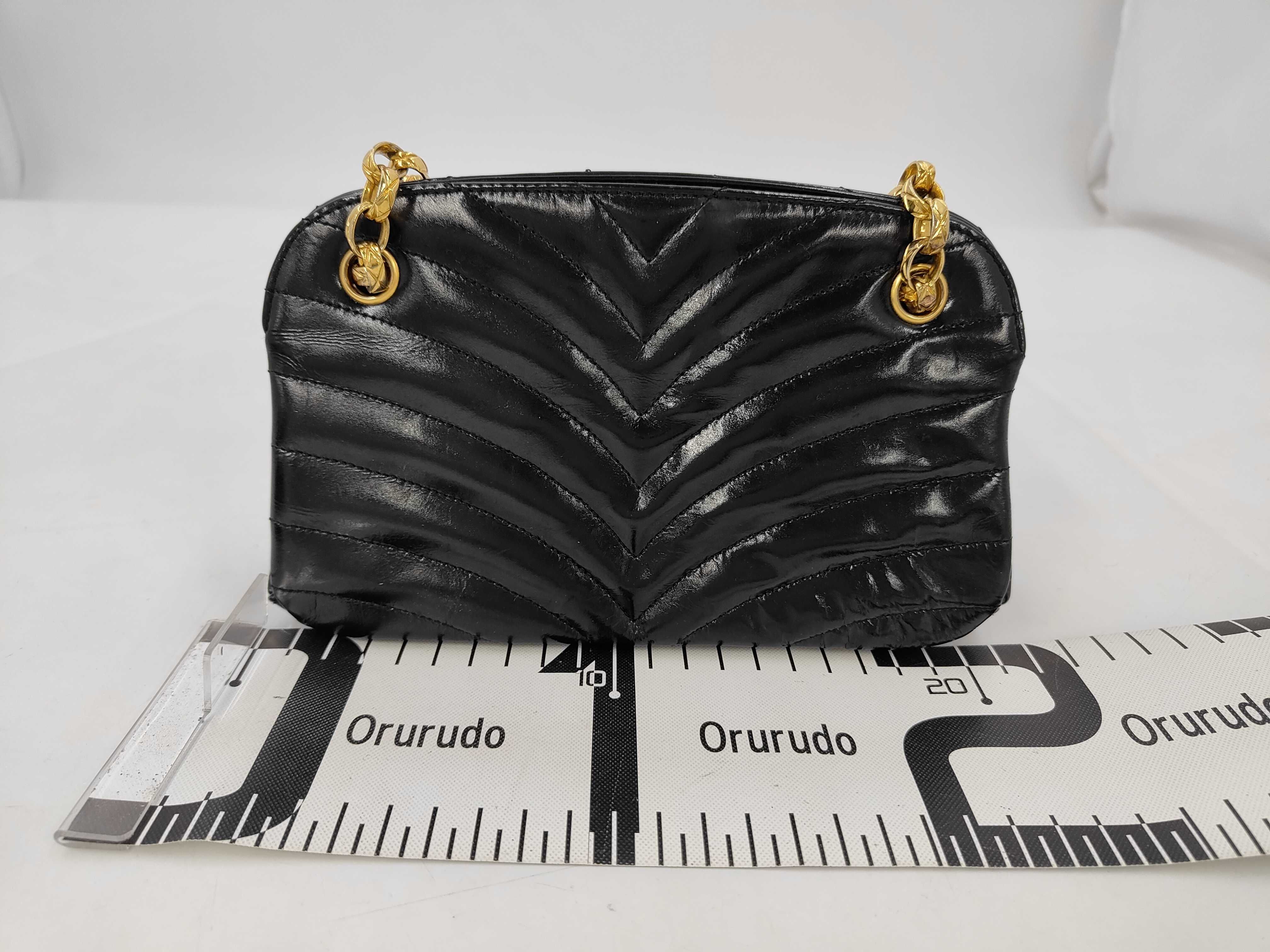 V-stitch gold chain shoulder bag — view 2