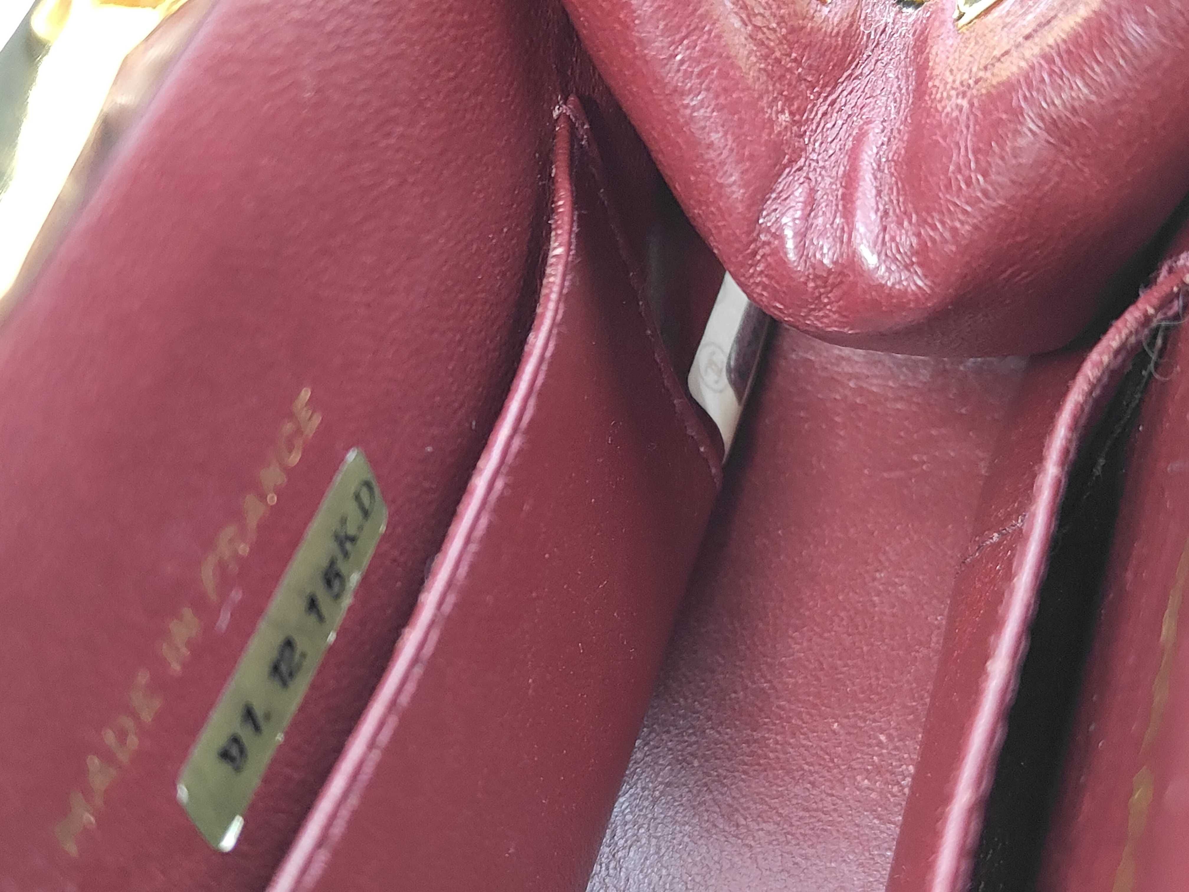 V-stitch gold chain shoulder bag — view 11