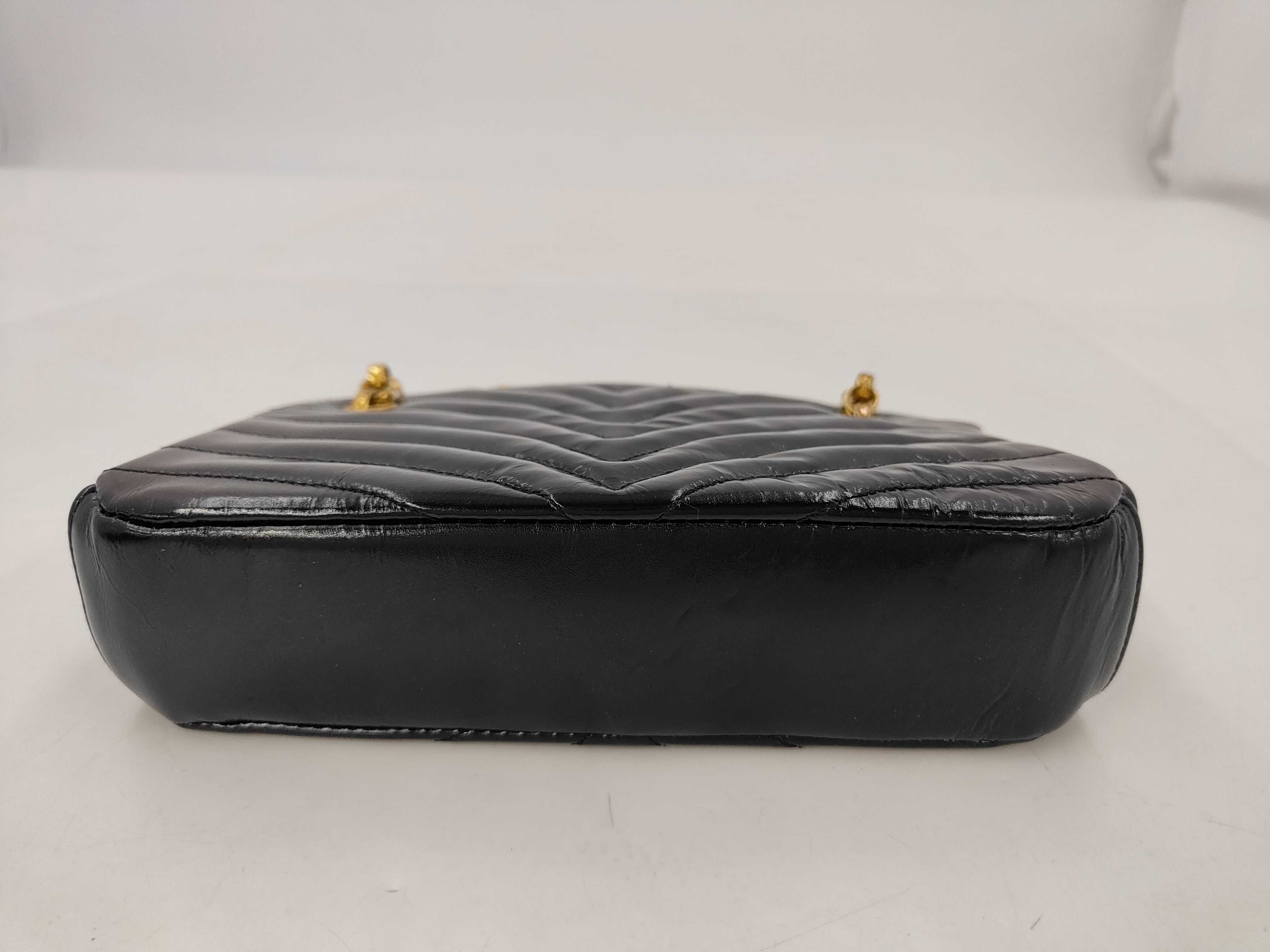 V-stitch gold chain shoulder bag — view 3