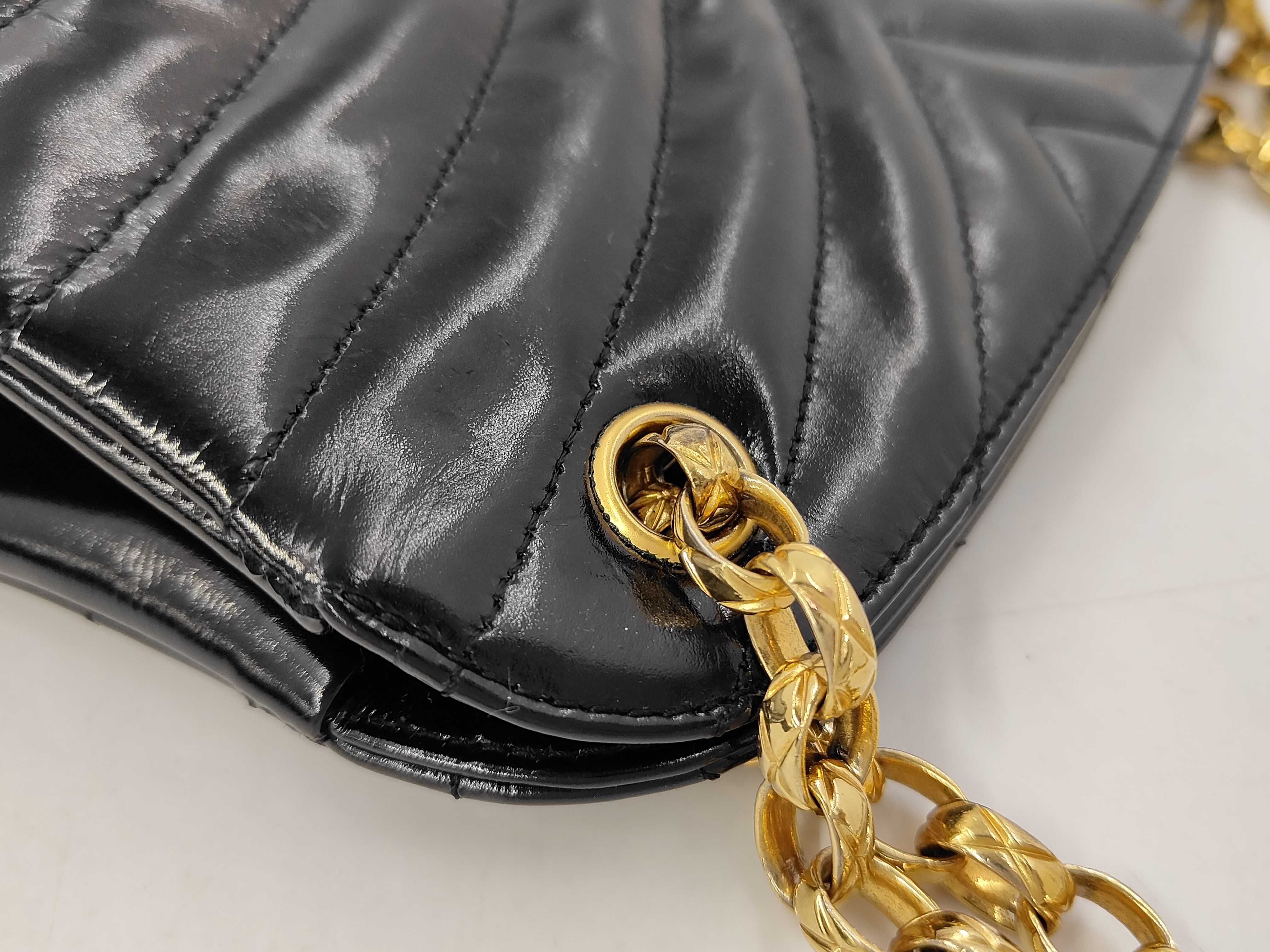 V-stitch gold chain shoulder bag — view 7