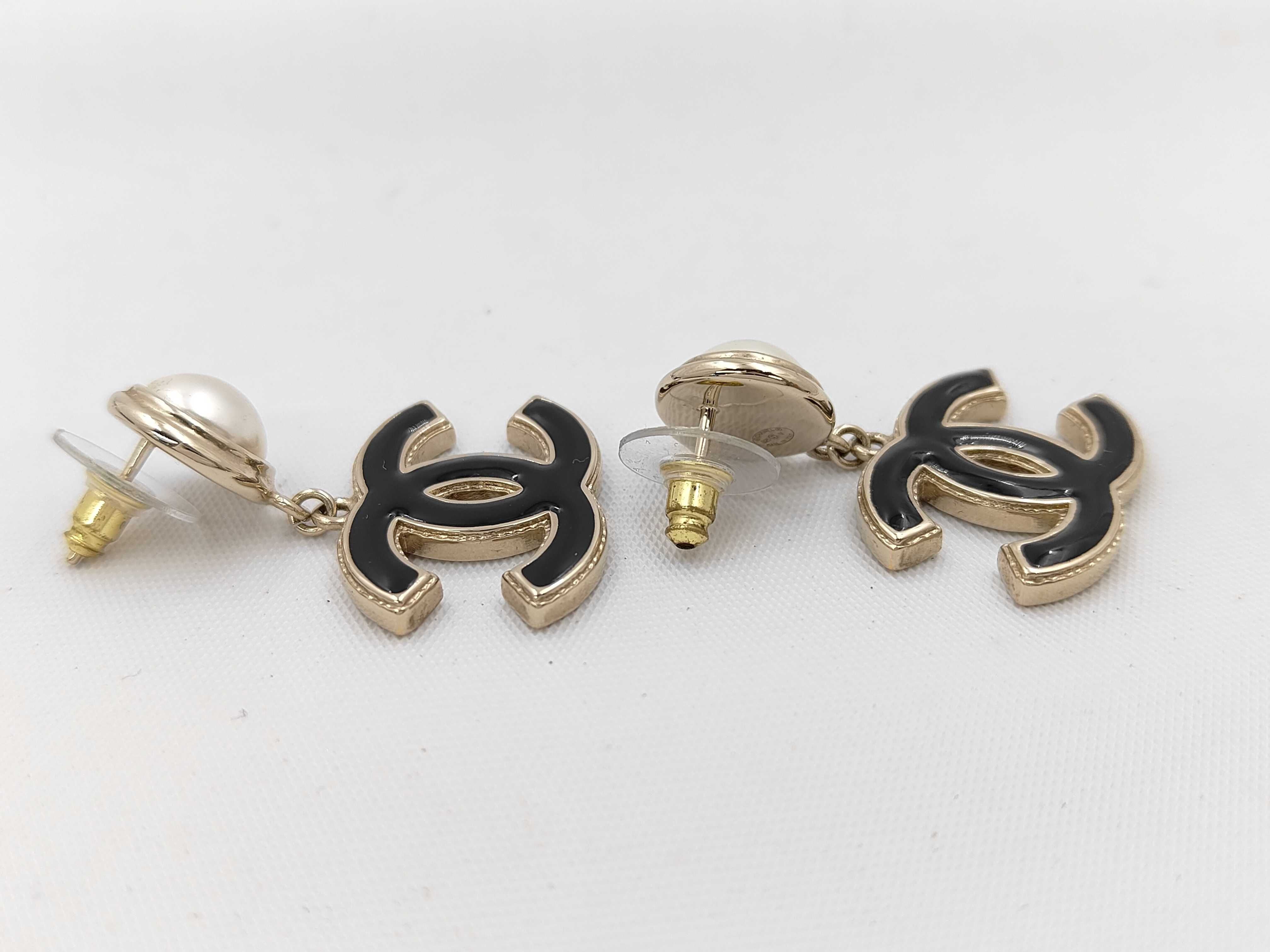 B25V Coco Pearl Earrings — view 3