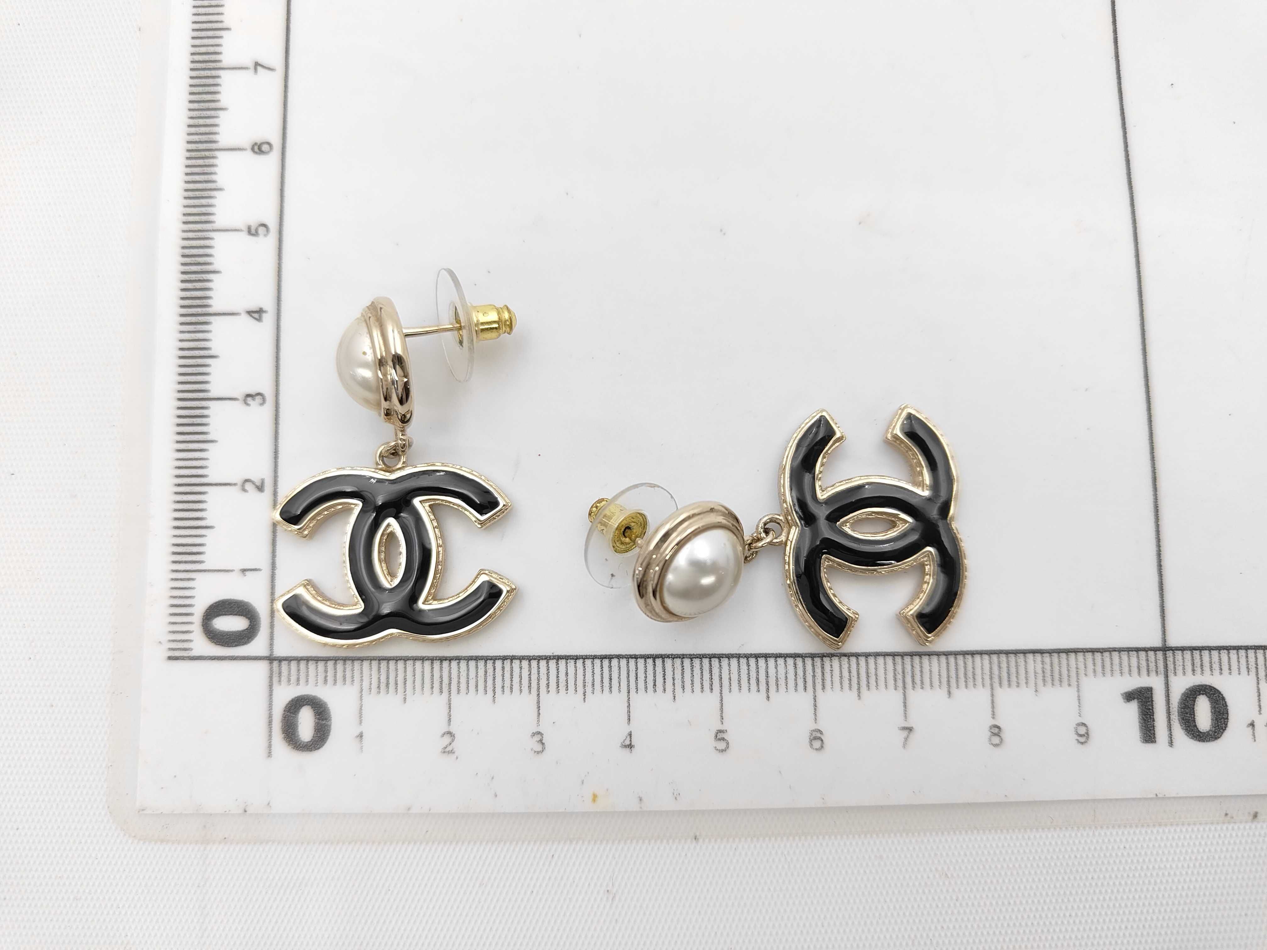 B25V Coco Pearl Earrings — view 6