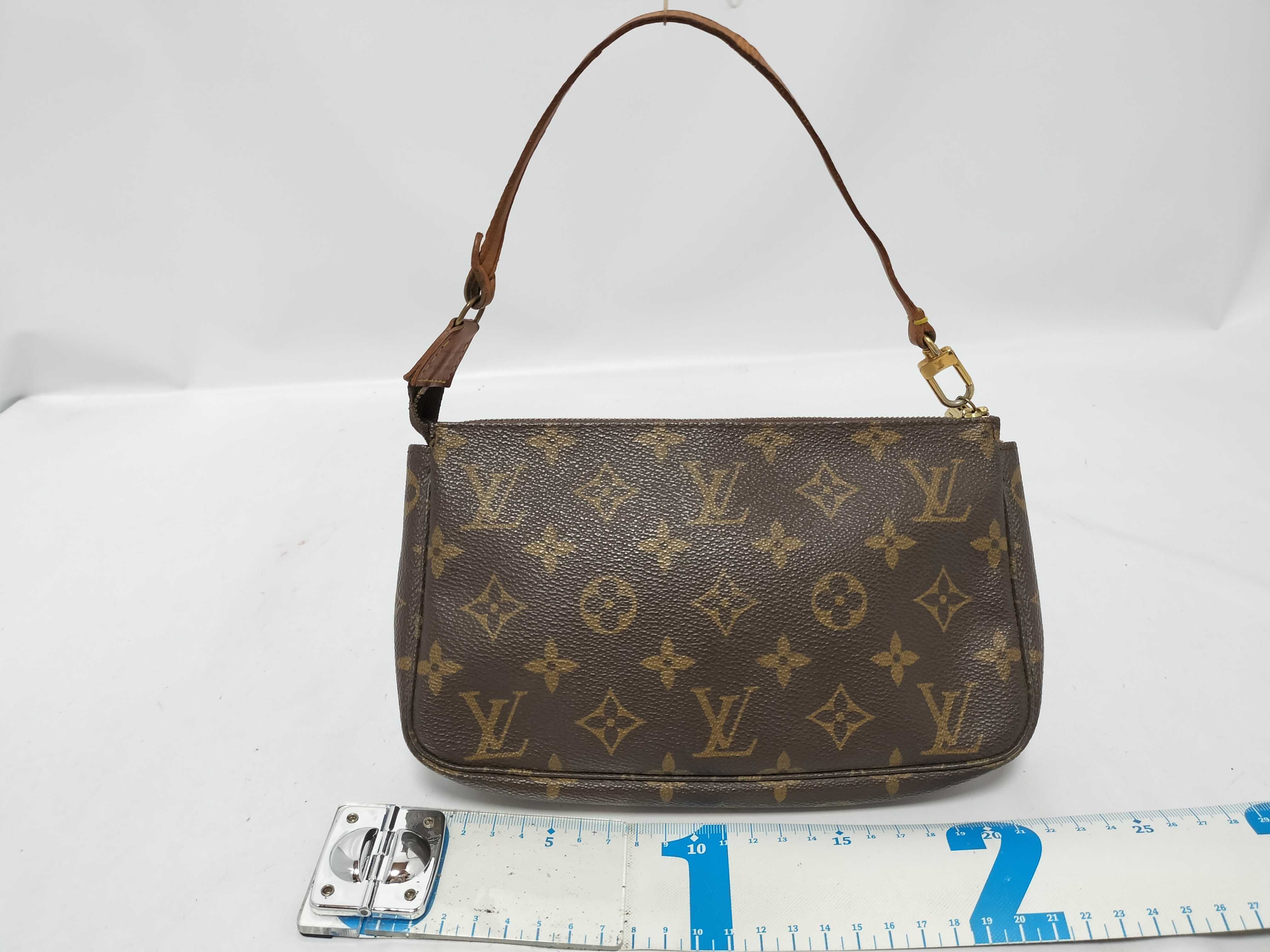 Monogram Louis Vuitton M51980 Pochette Accessoires Monogram AR1906 Pouch — view 2