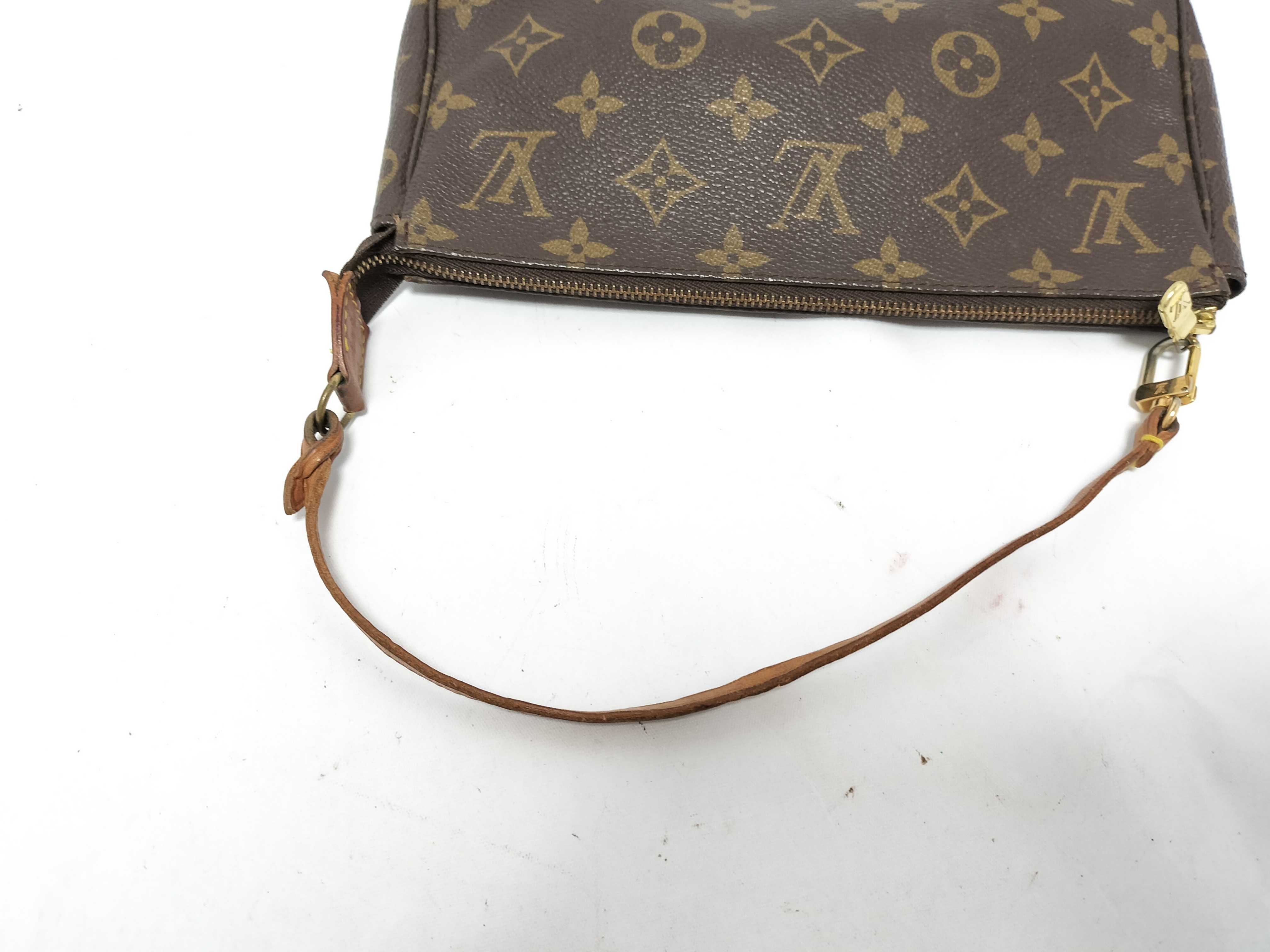 Monogram Louis Vuitton M51980 Pochette Accessoires Monogram AR1906 Pouch — view 3