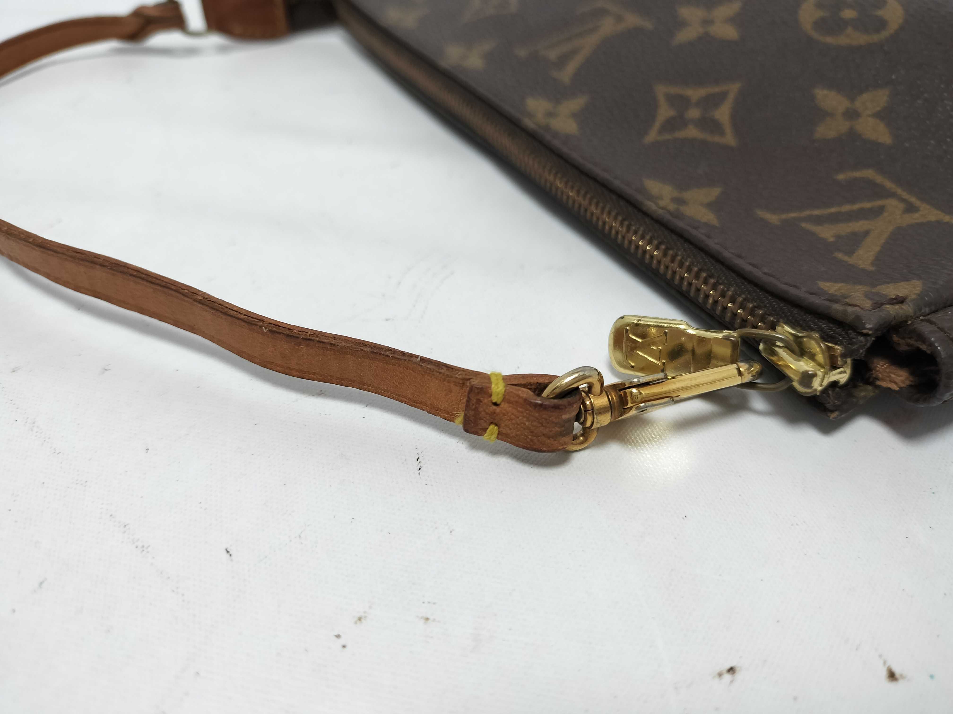 Monogram Louis Vuitton M51980 Pochette Accessoires Monogram AR1906 Pouch — view 5