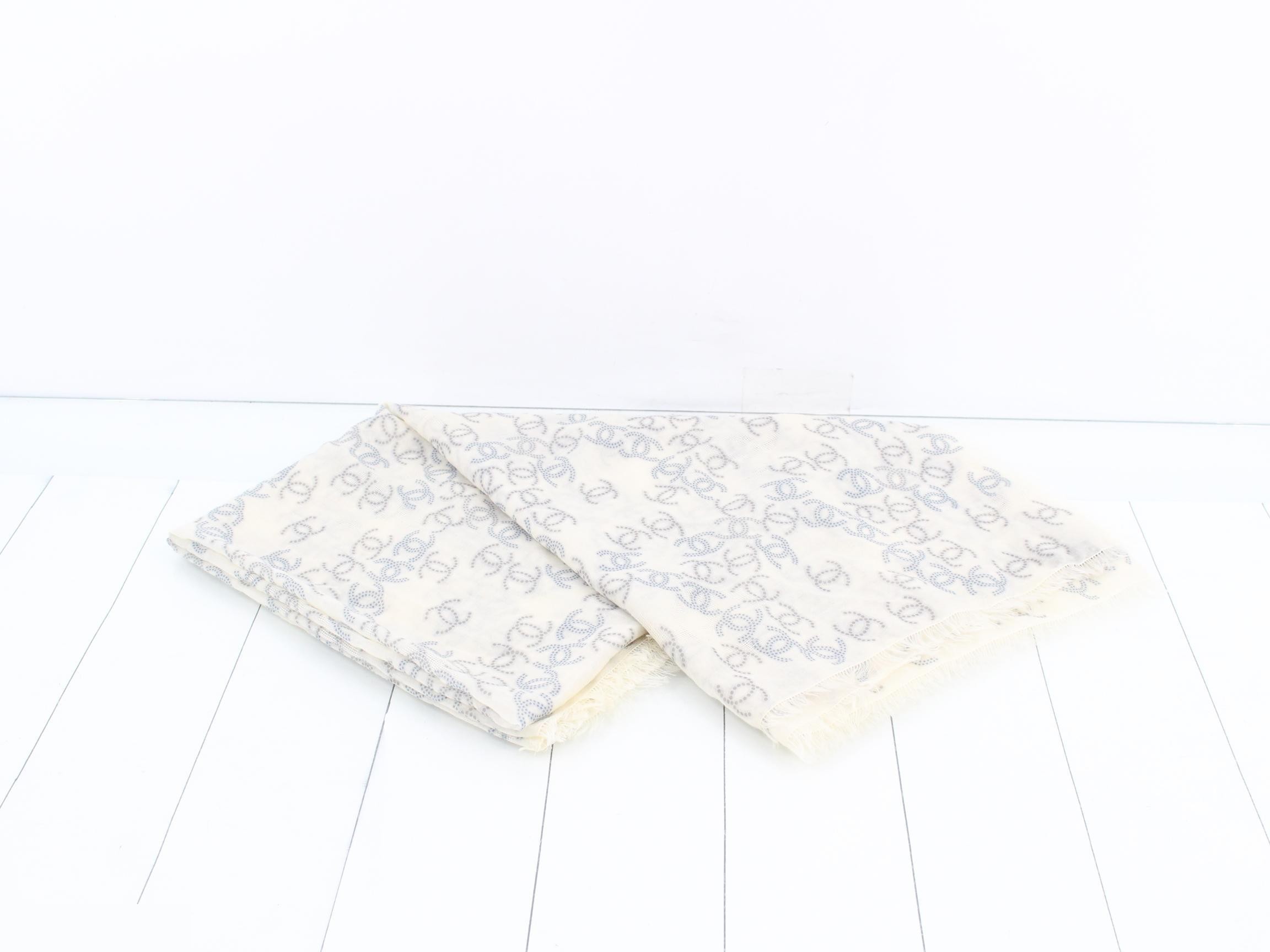 Cashmere shawl, white, with Coco Mark logo. — view 2