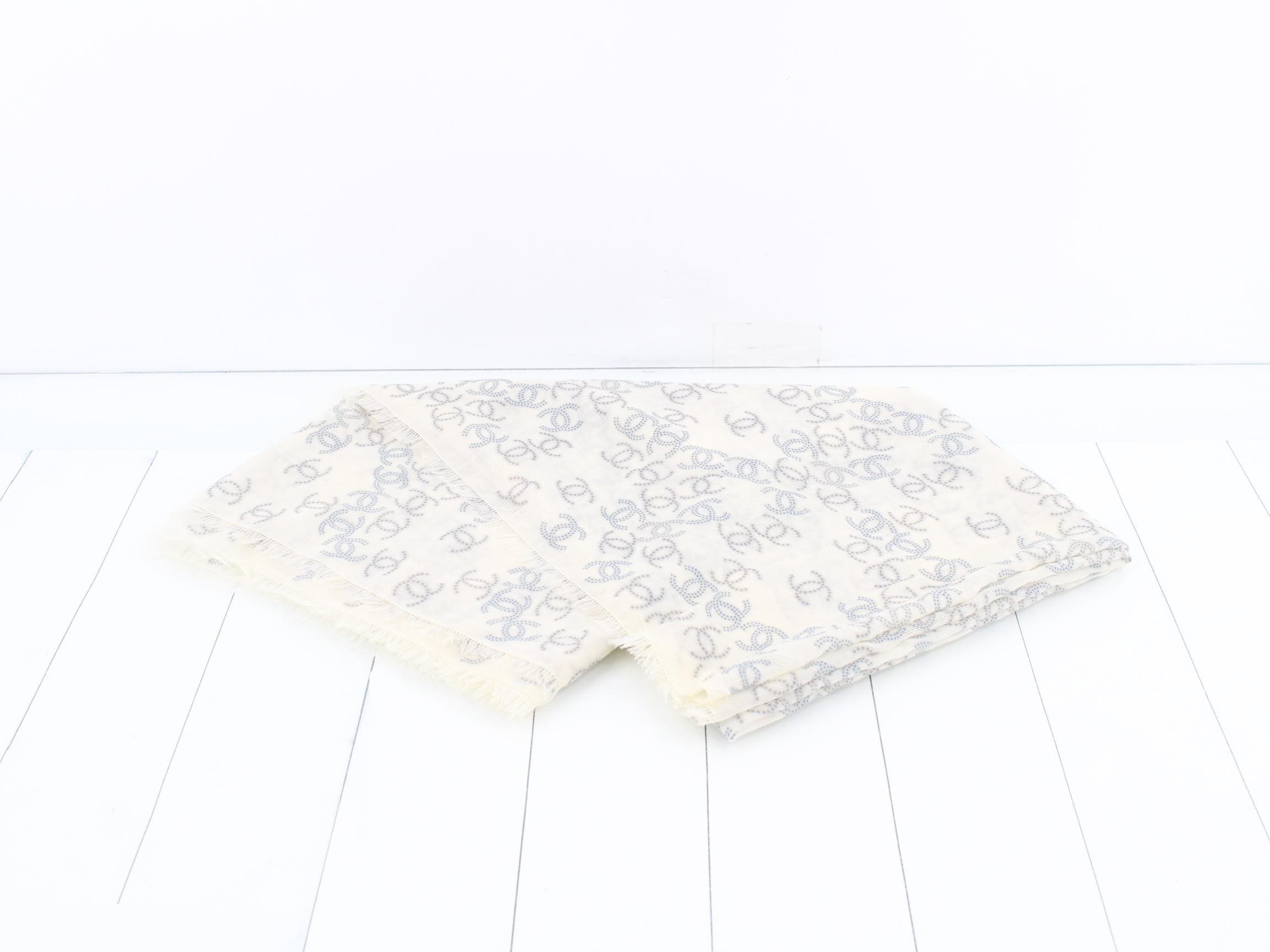 Cashmere shawl, white, with Coco Mark logo. — view 3
