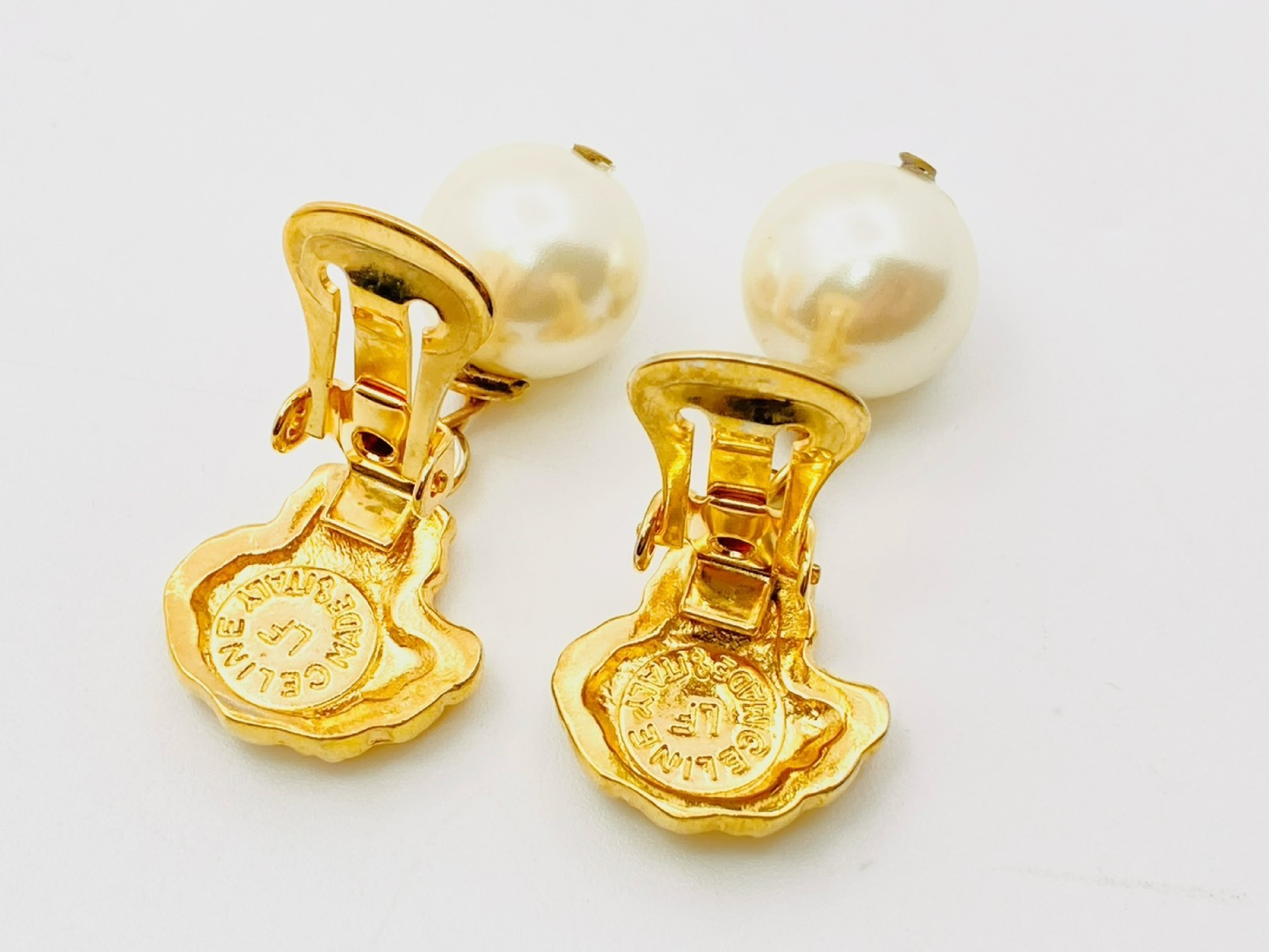 Shell Motif Faux Pearl Swing Earrings Gold Earrings — view 3