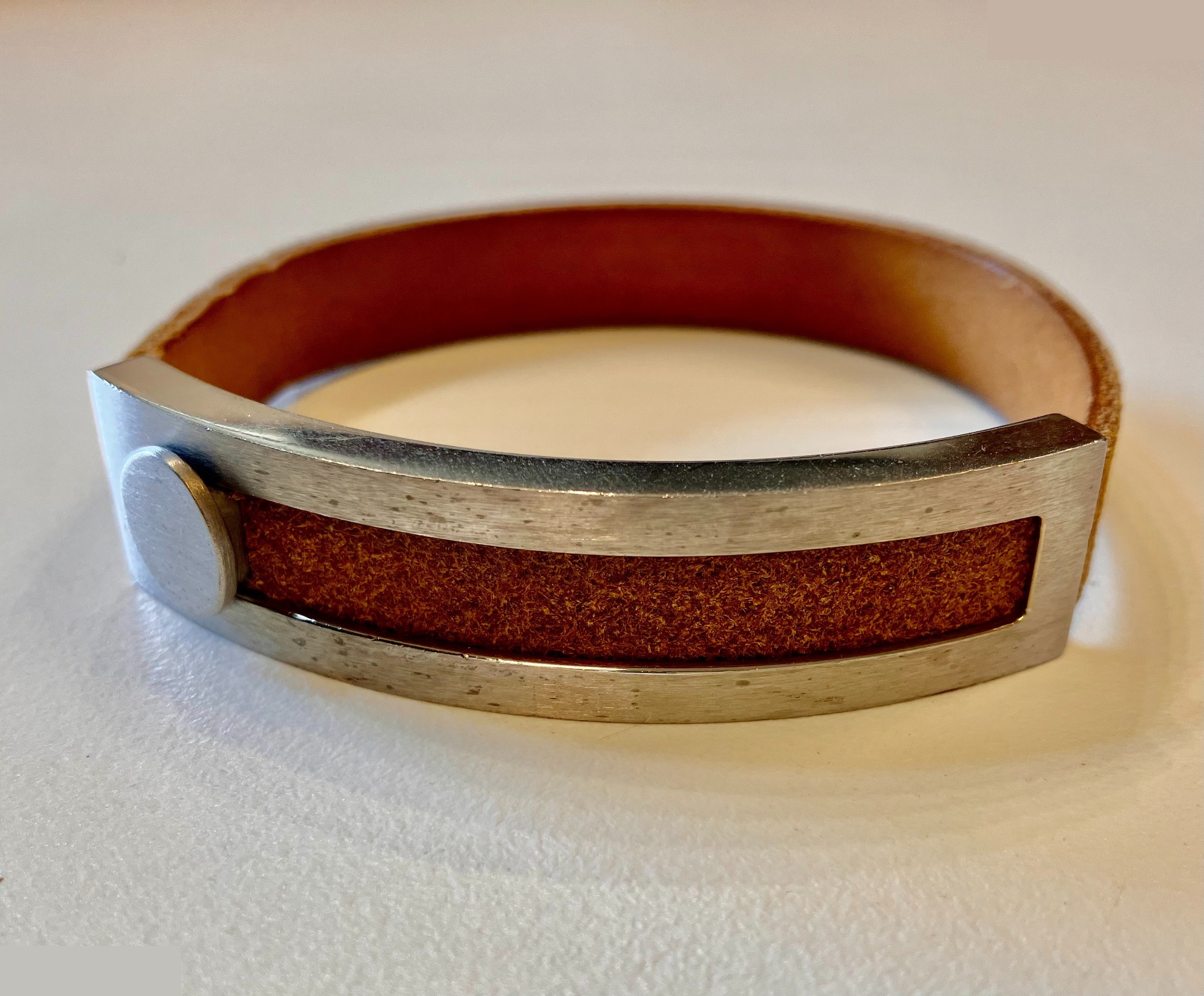 Leather bracelet, wrist circumference approximately 18 cm